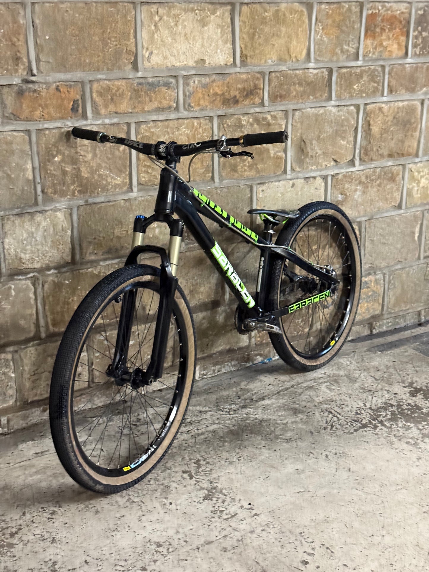 Custom Saracen Dirt Jump Bike 26”