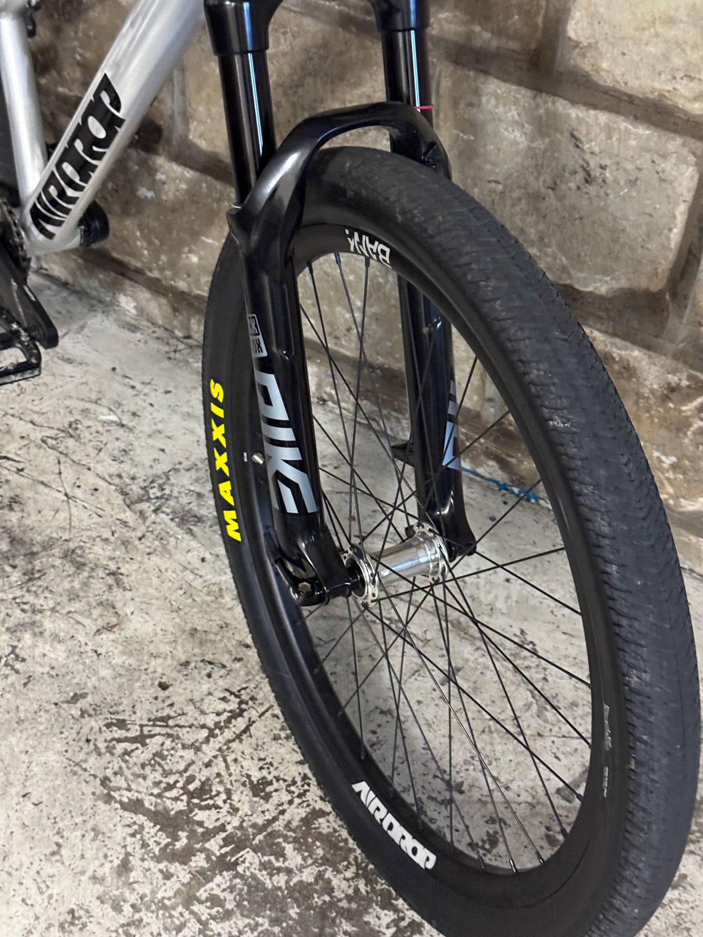 Custom Airdrop Fade Dirt Jump Bike 26”