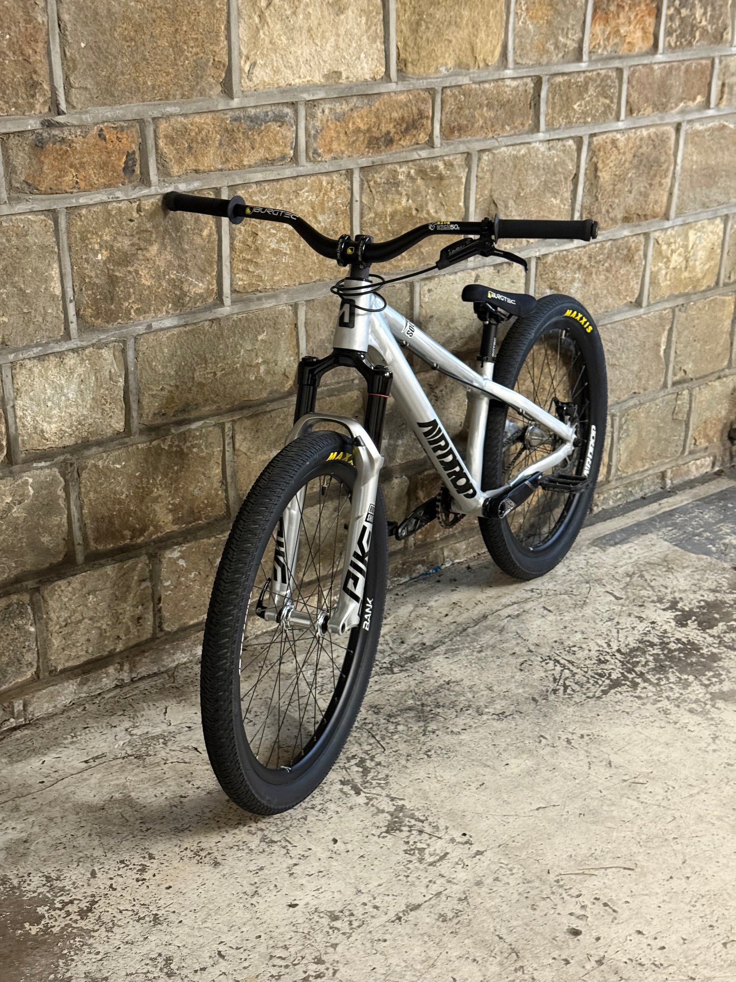 Custom Airdrop Fade Dirt Jump Bike 26”
