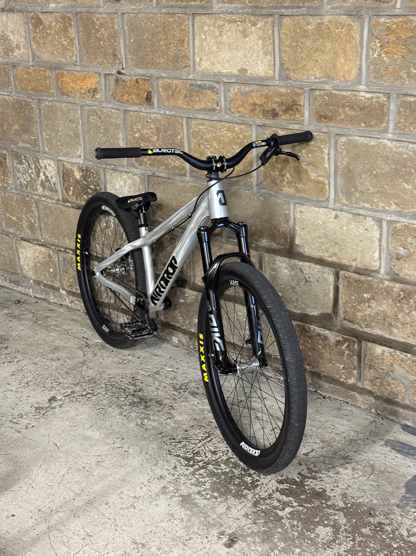 Custom Airdrop Fade Dirt Jump Bike 26”