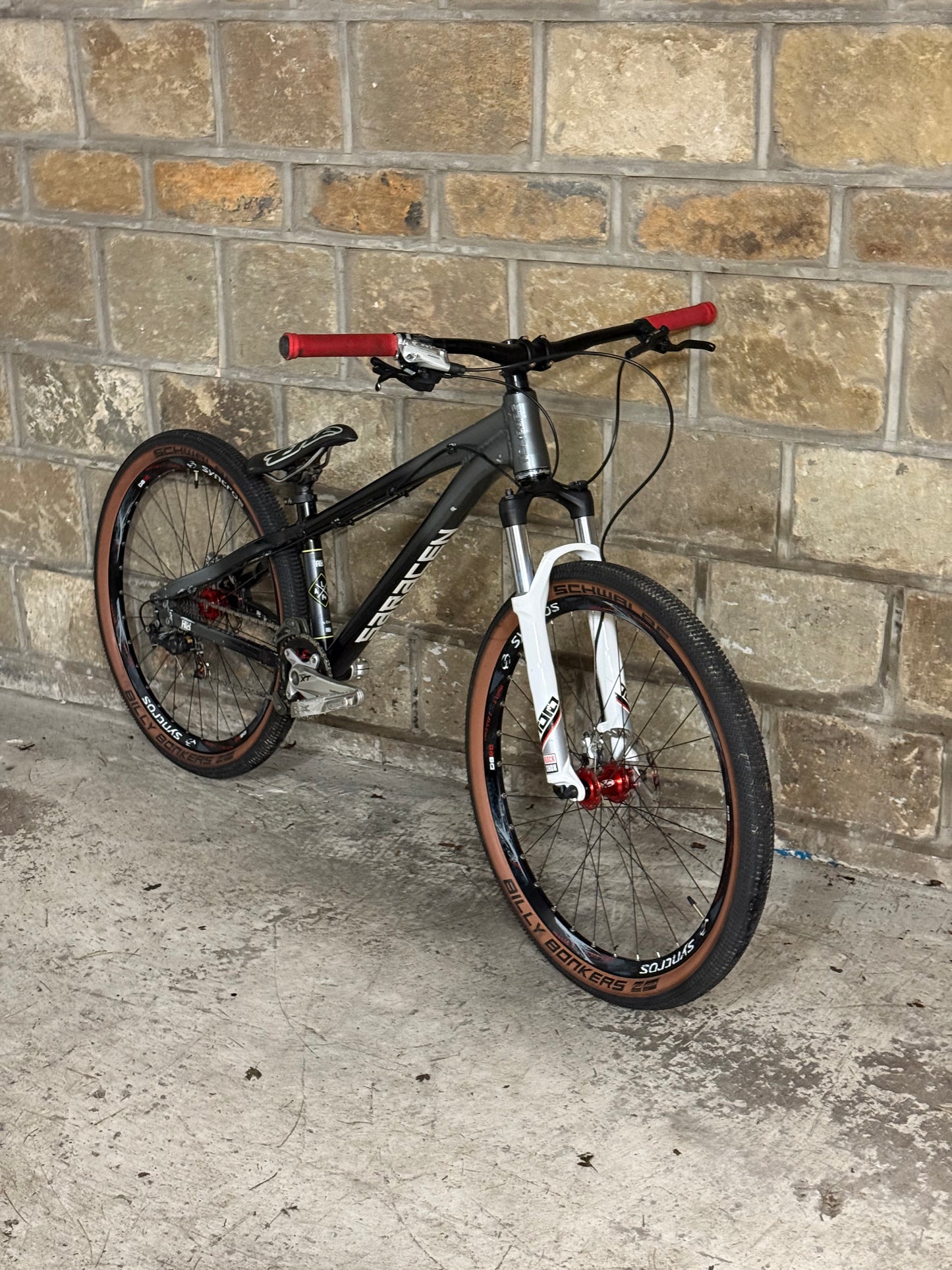 Custom Saracen Dirt Jump Bike 26' (RRP £2000)
