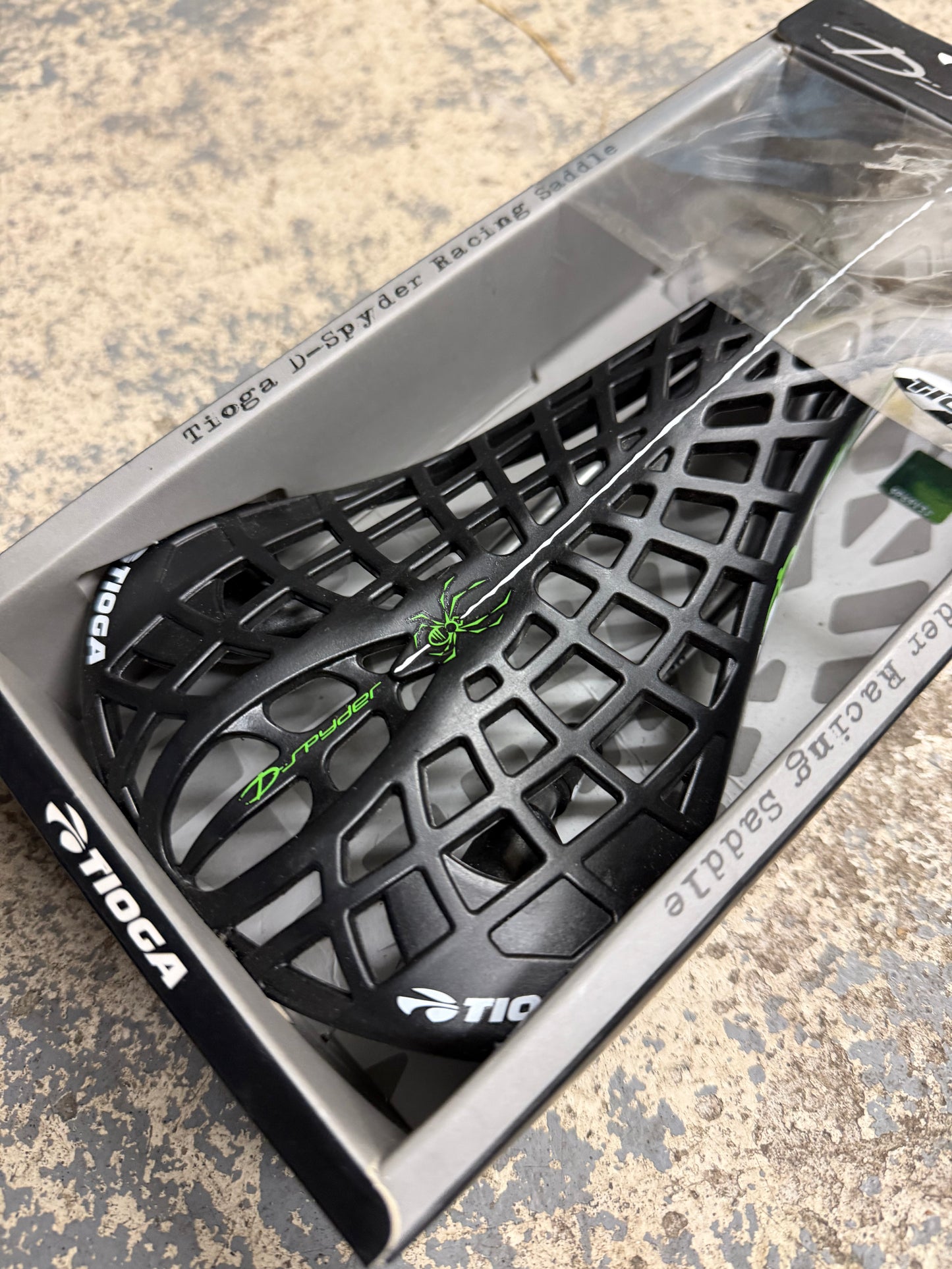 Tioga Spyder Seat NEW RRP £50