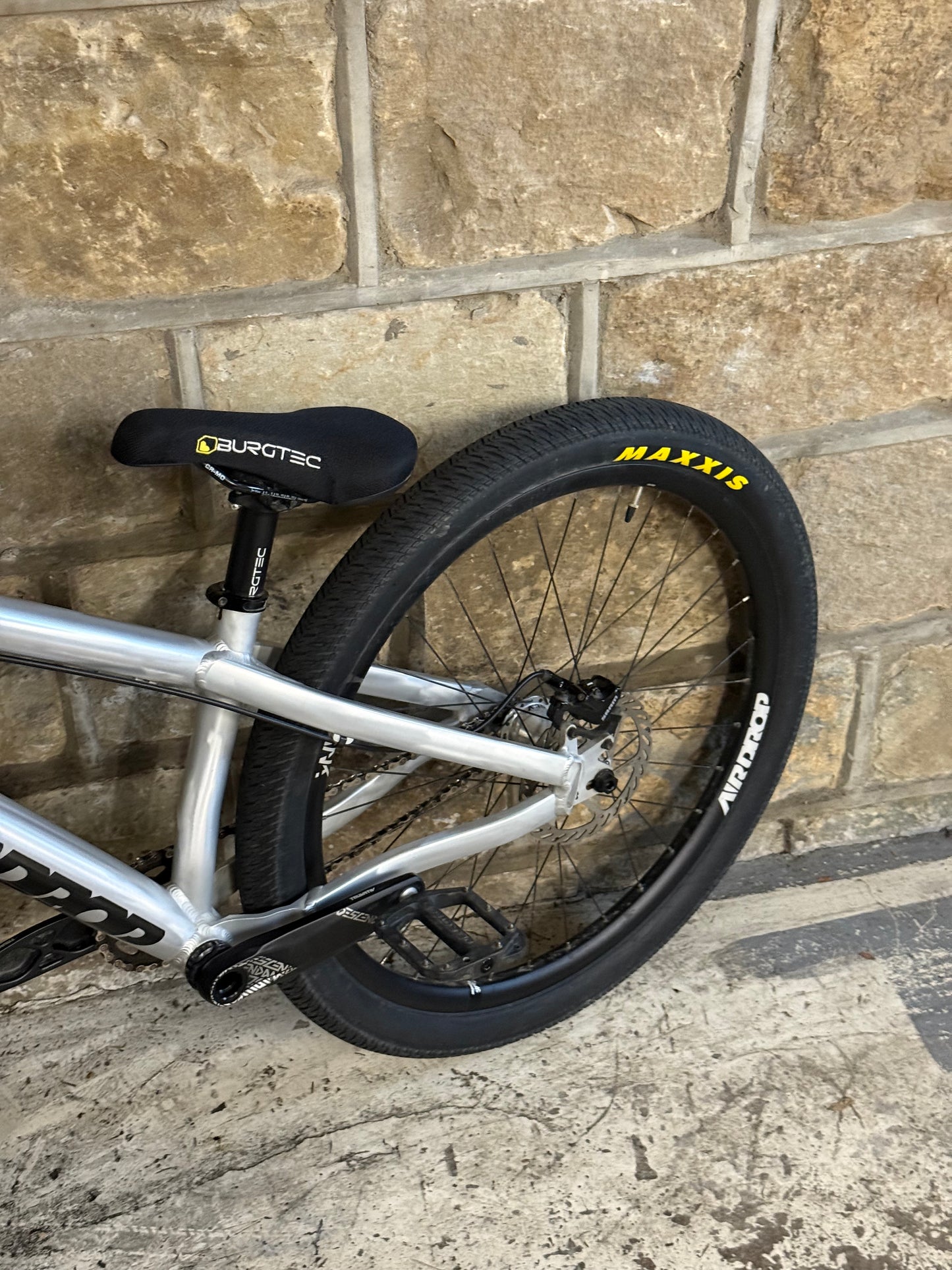 Custom Airdrop Fade Dirt Jump Bike 26”