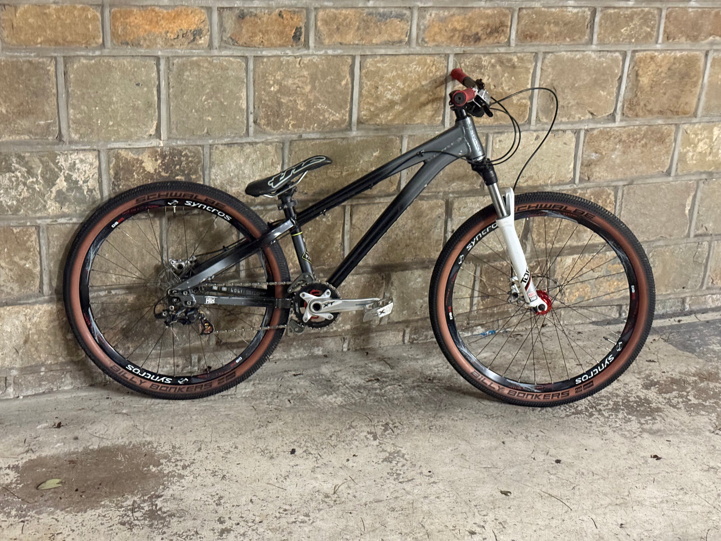 Custom Saracen Dirt Jump Bike 26' (RRP £2000)