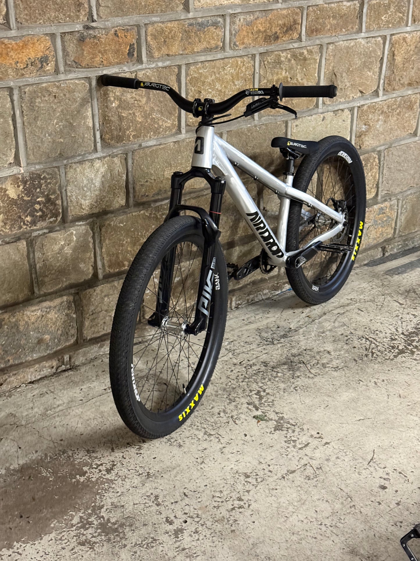 Custom Airdrop Fade Dirt Jump Bike 26”