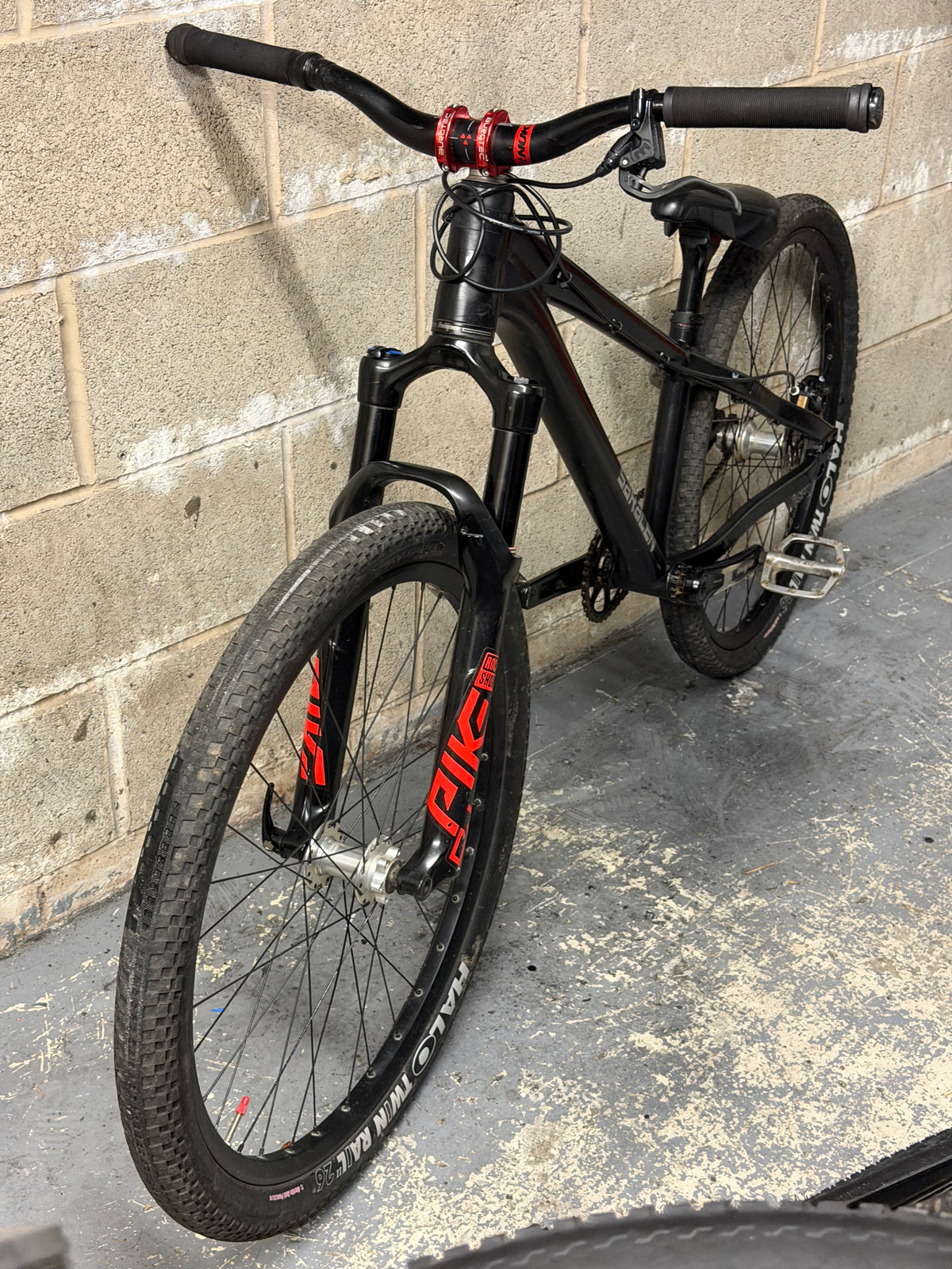Custom Saracen Dirt Jump Bike 26”
