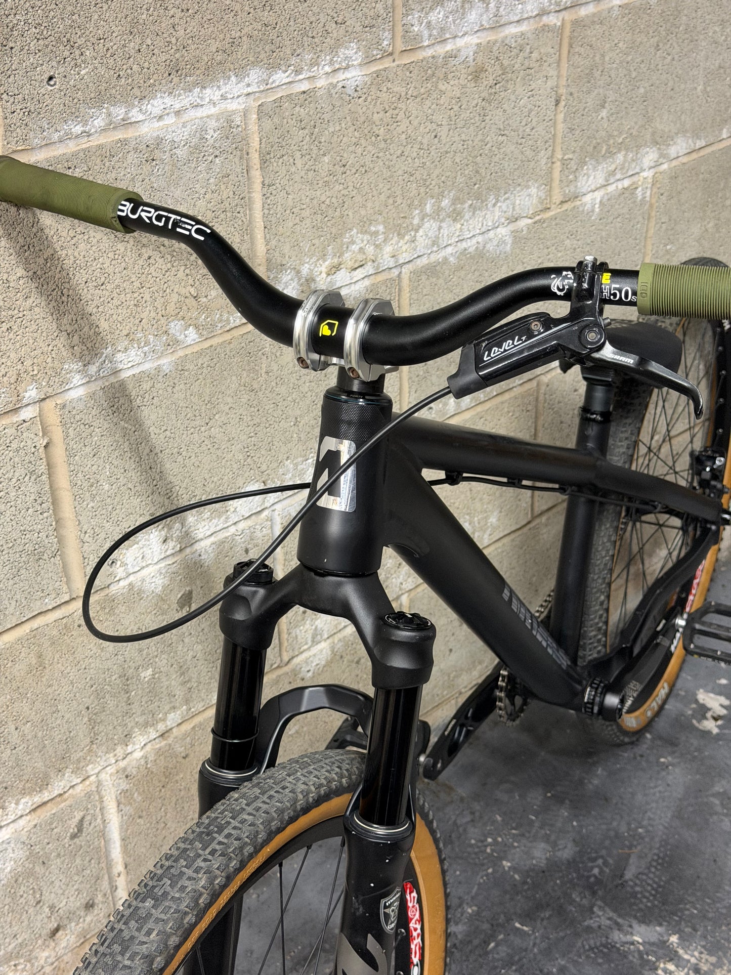 Custom Airdrop Fade Dirt Jump Bike 26”