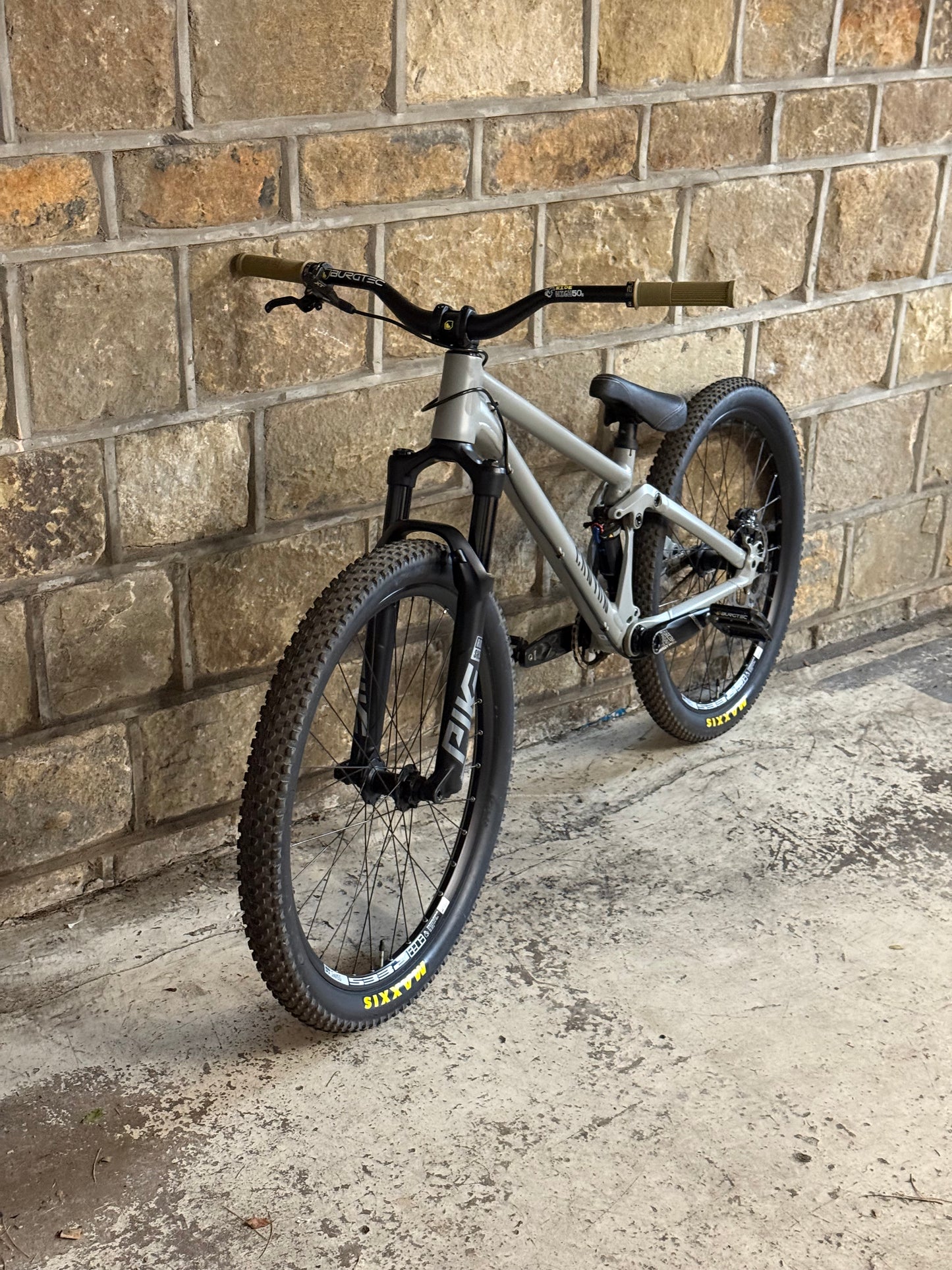 Custom Canyon Stitched 720 Slopestyle Dirt Jump Bike 26”