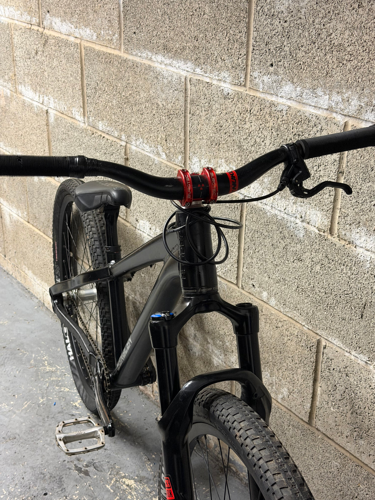 Custom Saracen Dirt Jump Bike 26”