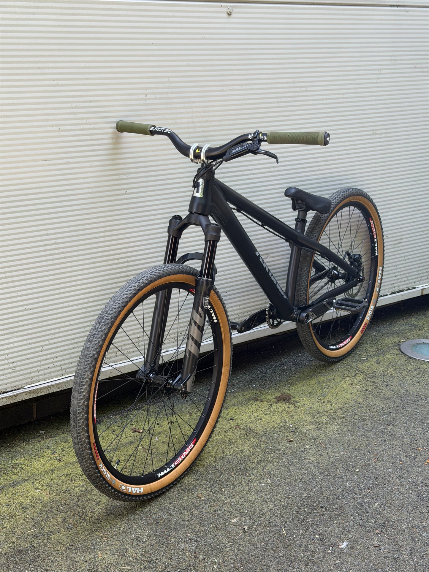 Custom Airdrop Fade Dirt Jump Bike 26”