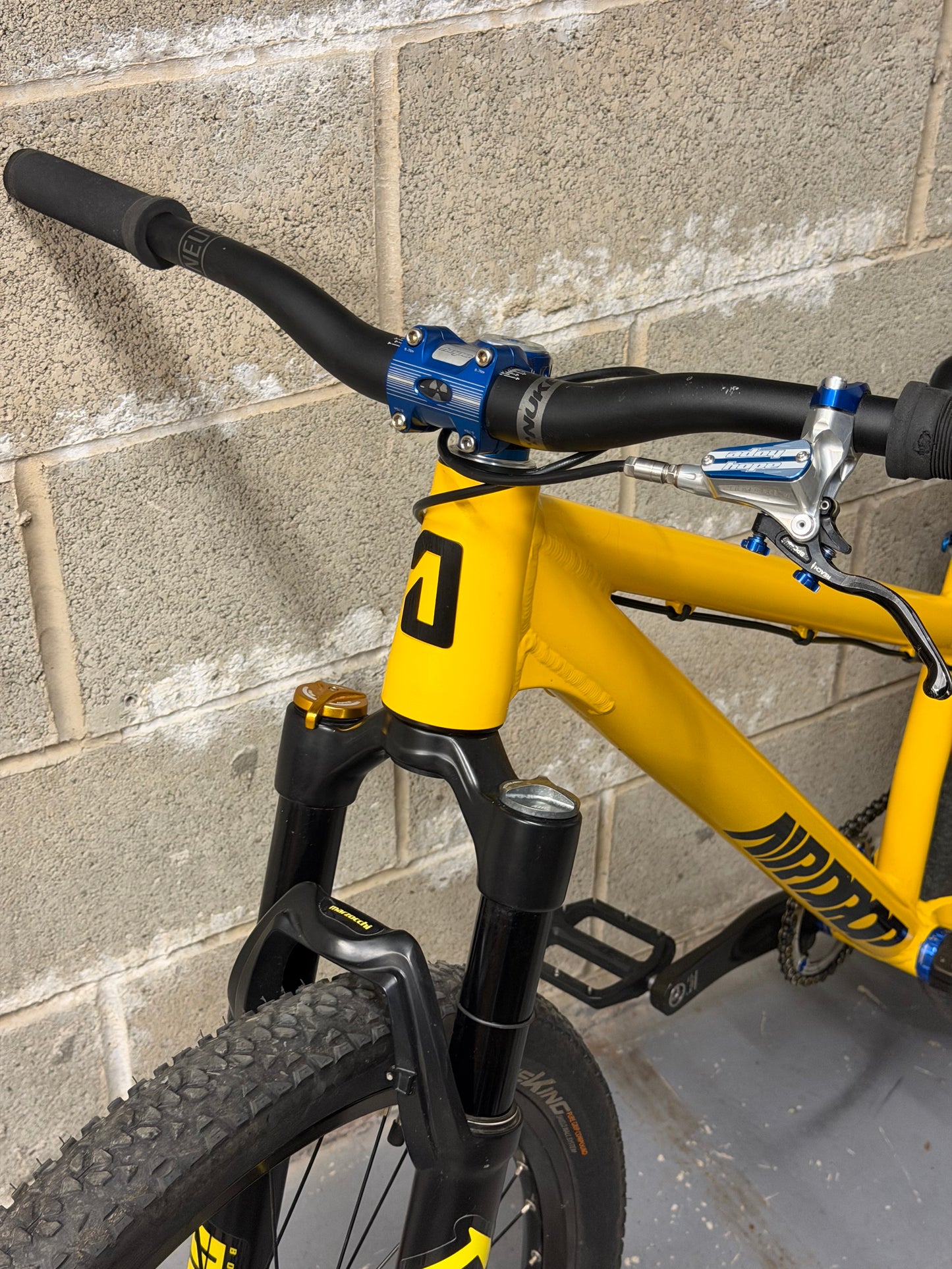 Custom Airdrop Fade Dirt Jump Bike 26”