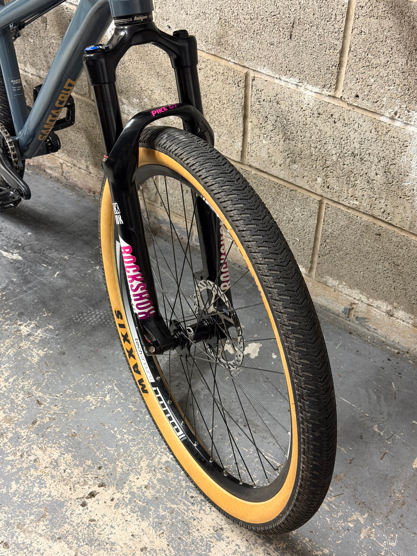 Custom Santa Cruz Jackal Dirt Jump Bike 26”