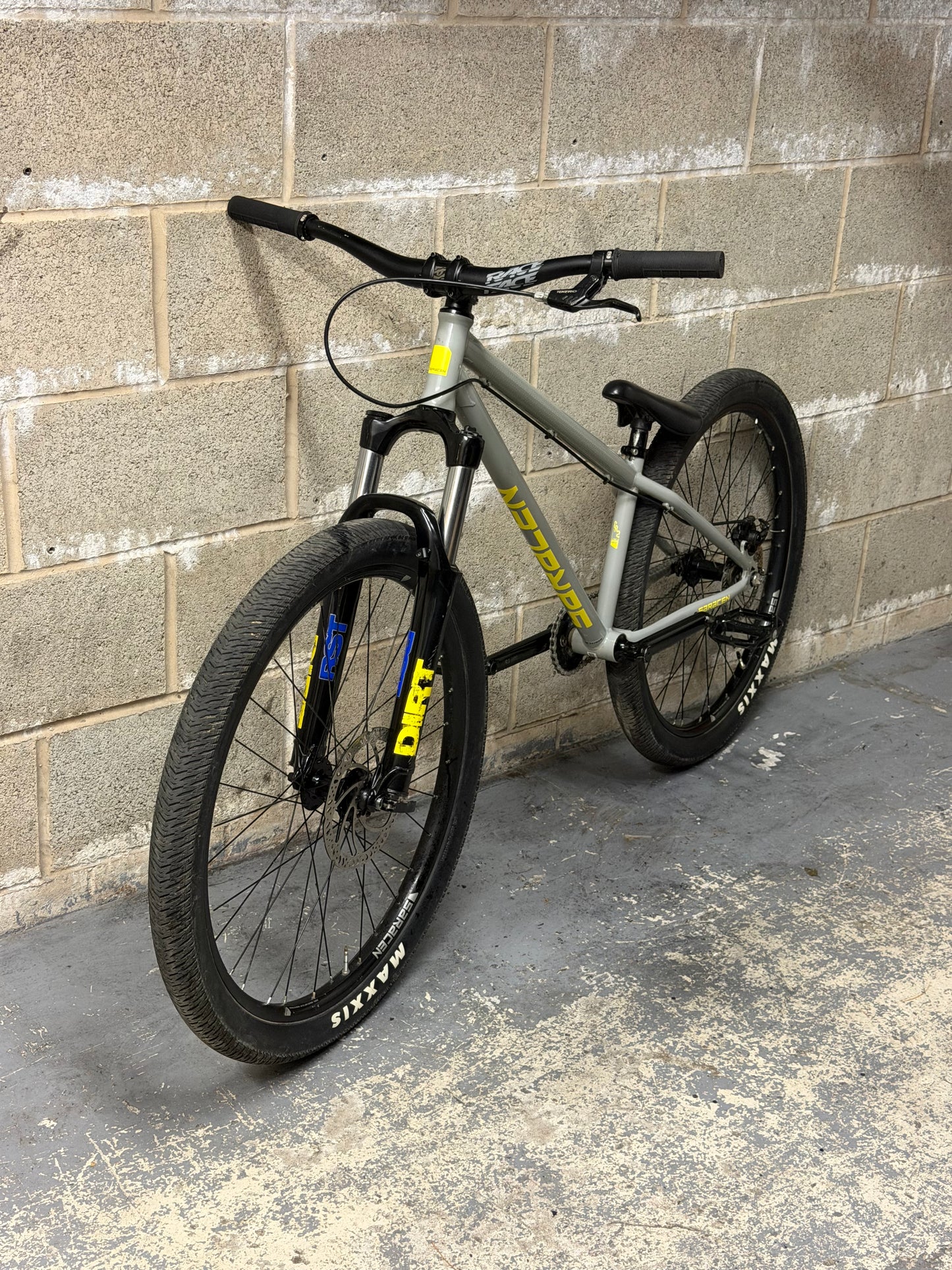 Custom Saracen Dirt Jump Bike 26”