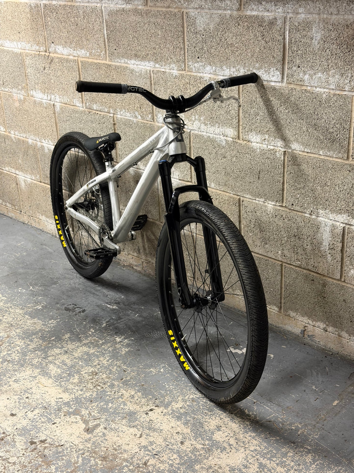 Custom Airdrop Fade Dirt Jump Bike 26”