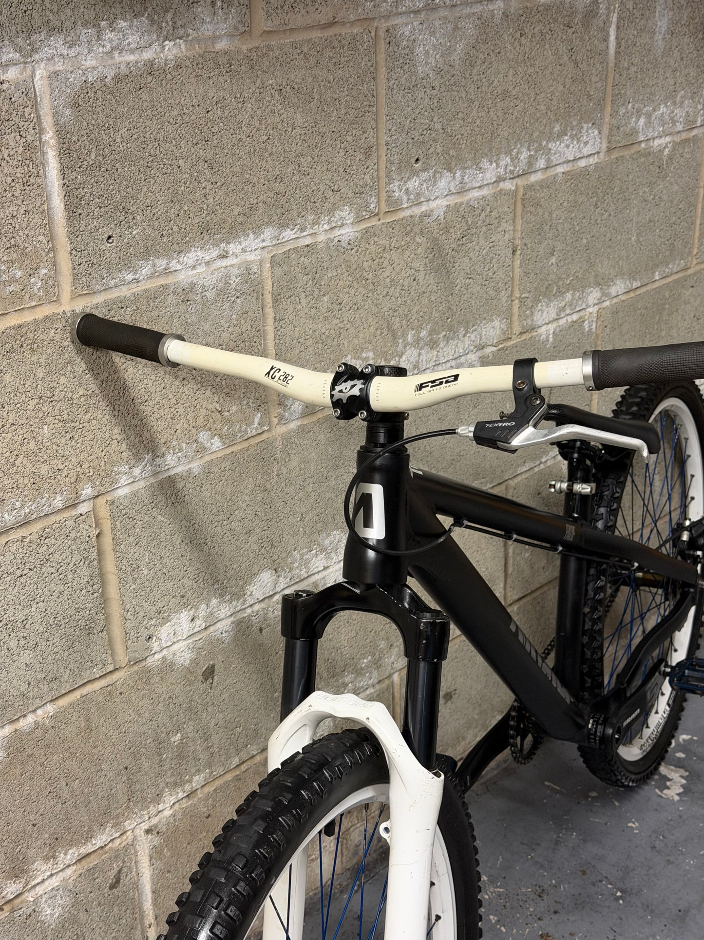 Custom Airdrop Fade Dirt Jump Bike 26”