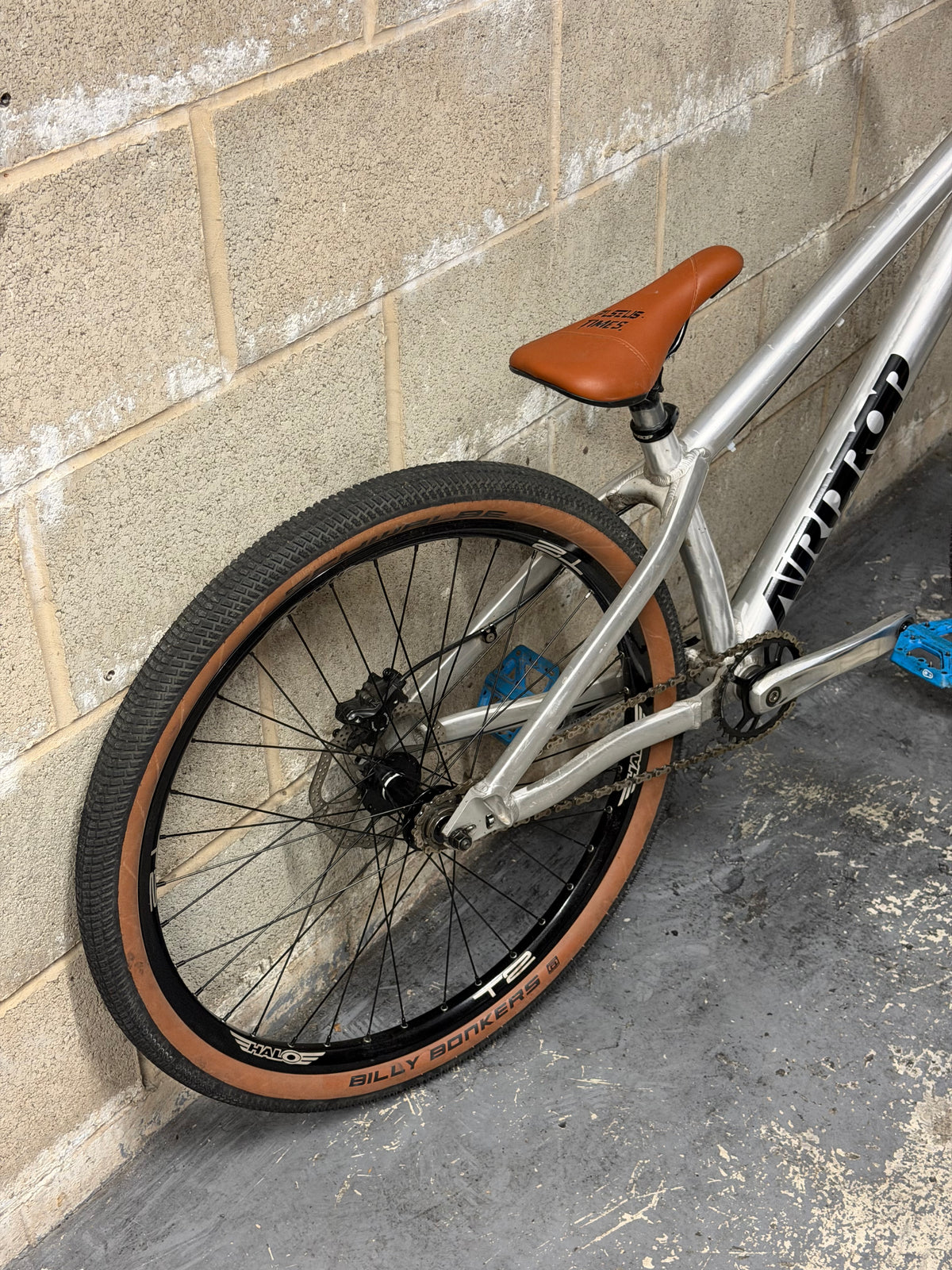 Custom Airdrop Fade Dirt Jump Bike 26”