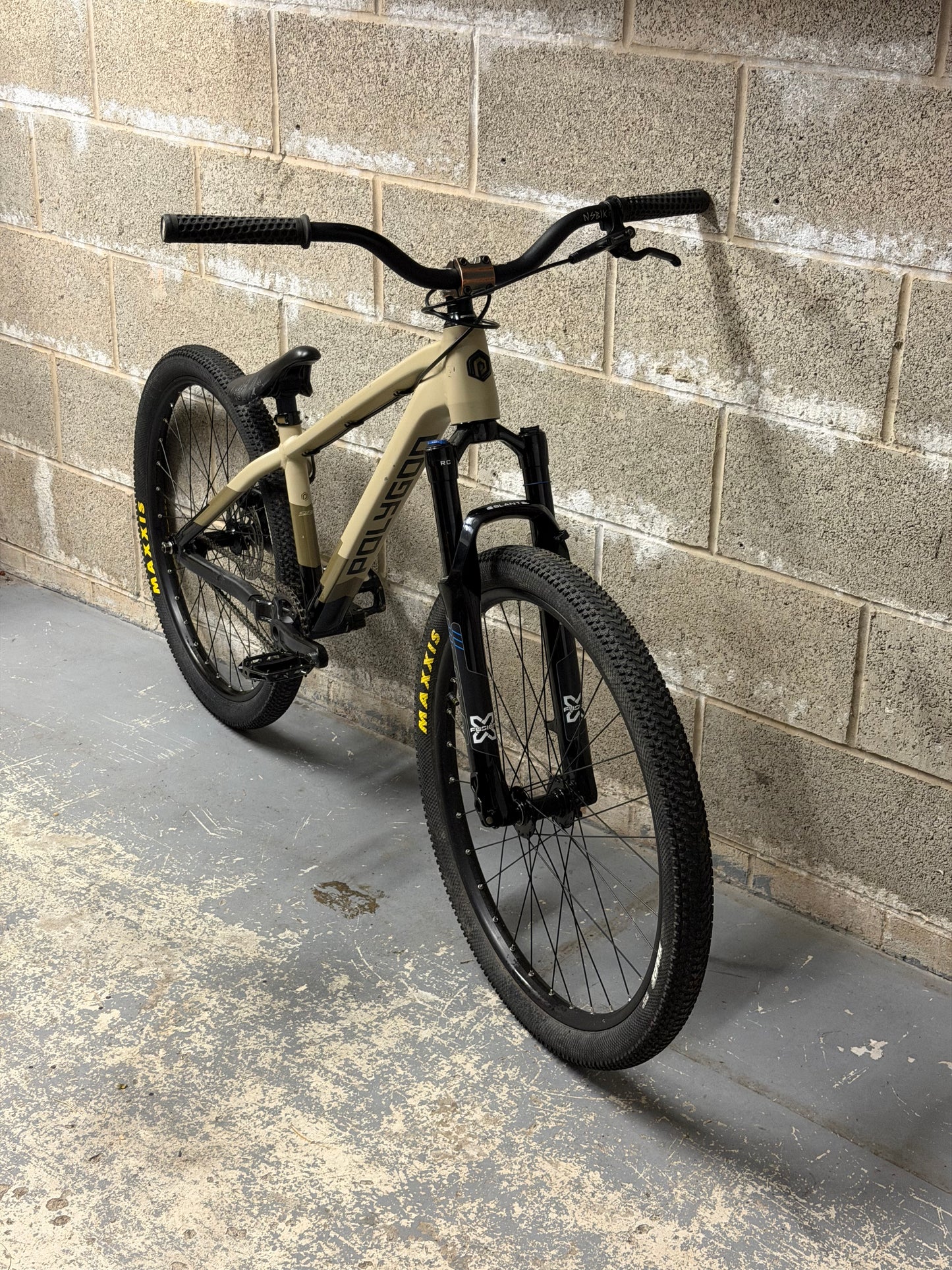 Custom Polygon Trid Dirt Jump Bike 26”
