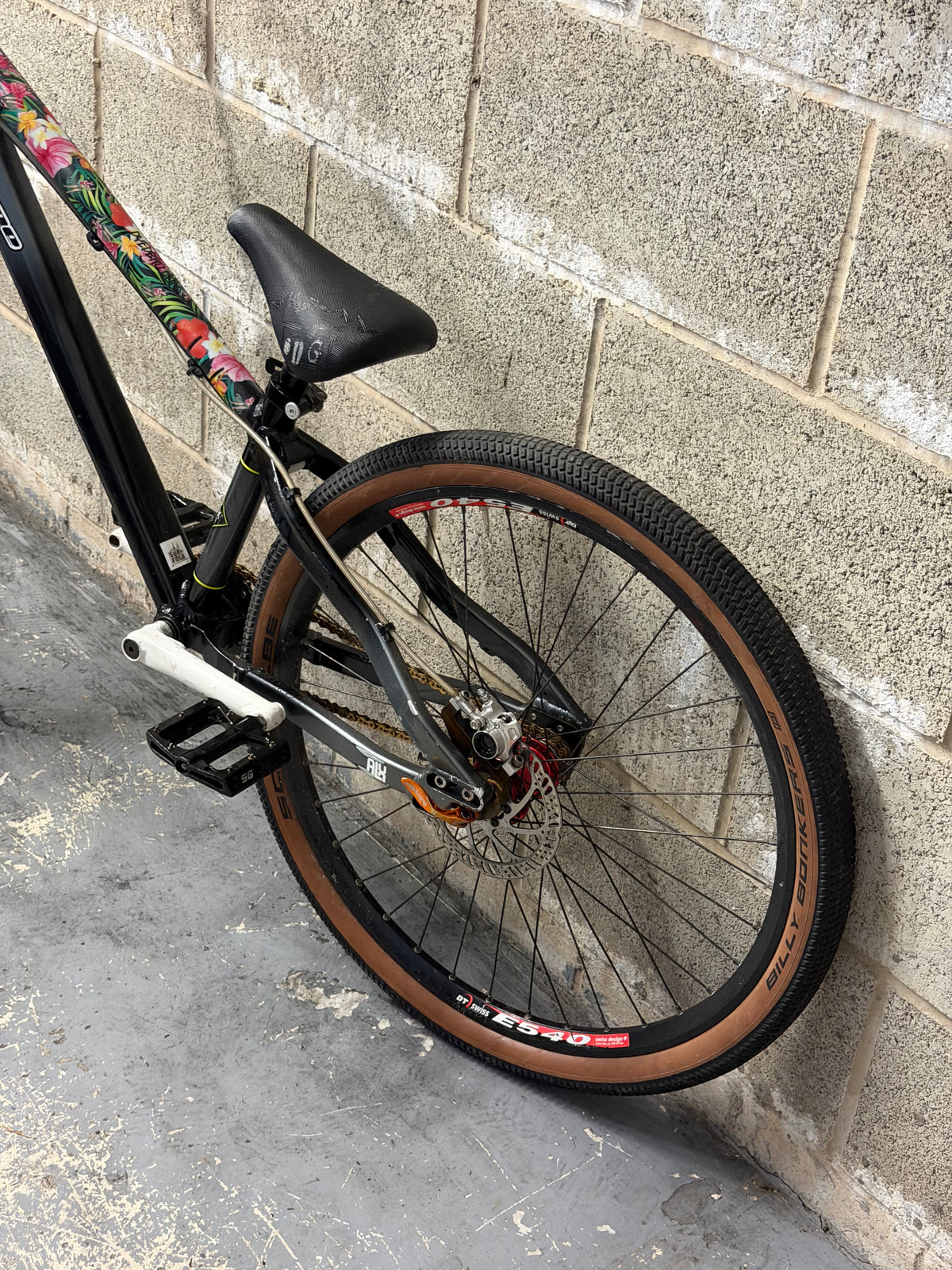 Custom Saracen Dirt Jump Bike 26”