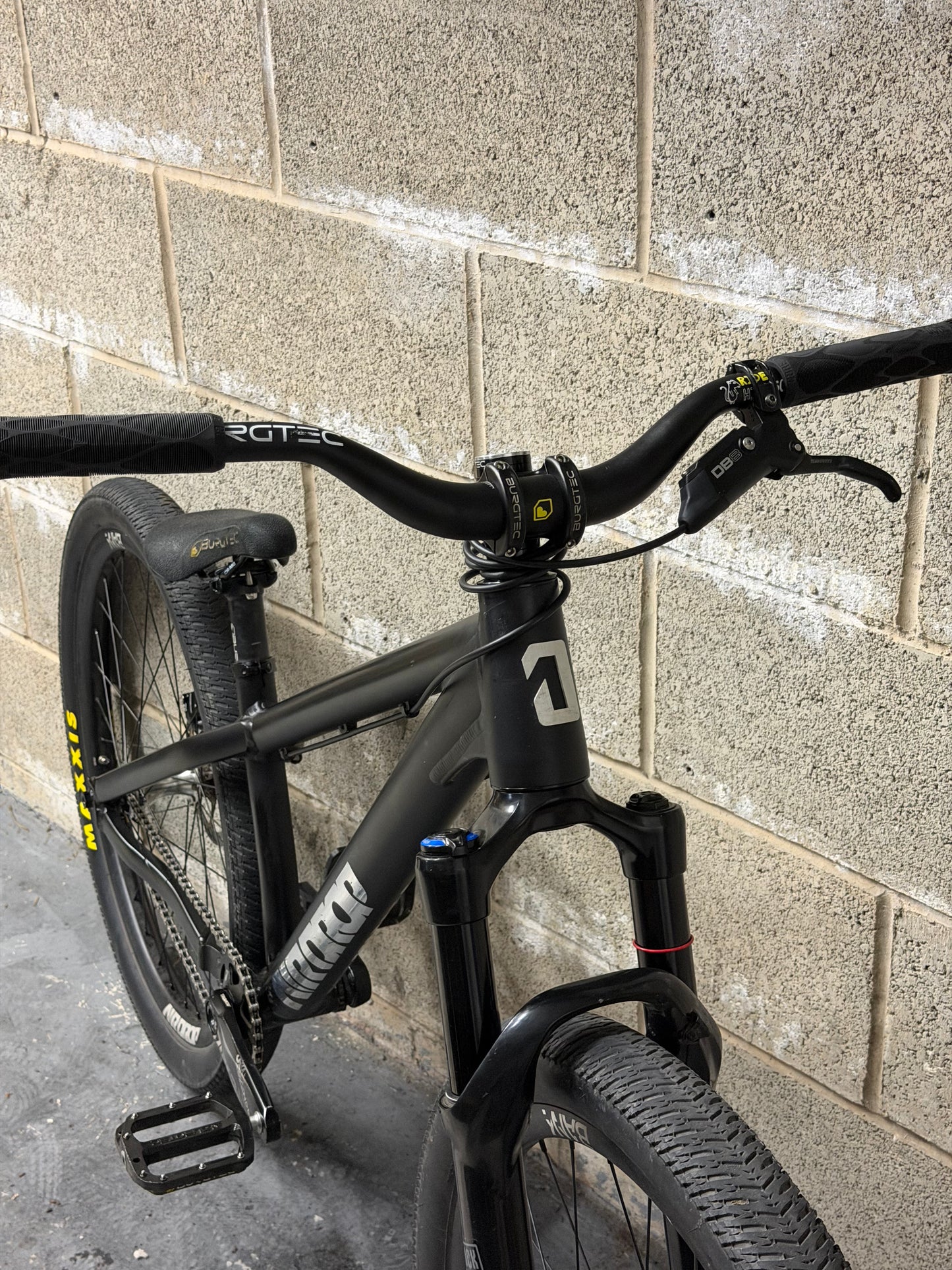 Custom Airdrop Fade Dirt Jump Bike 26”