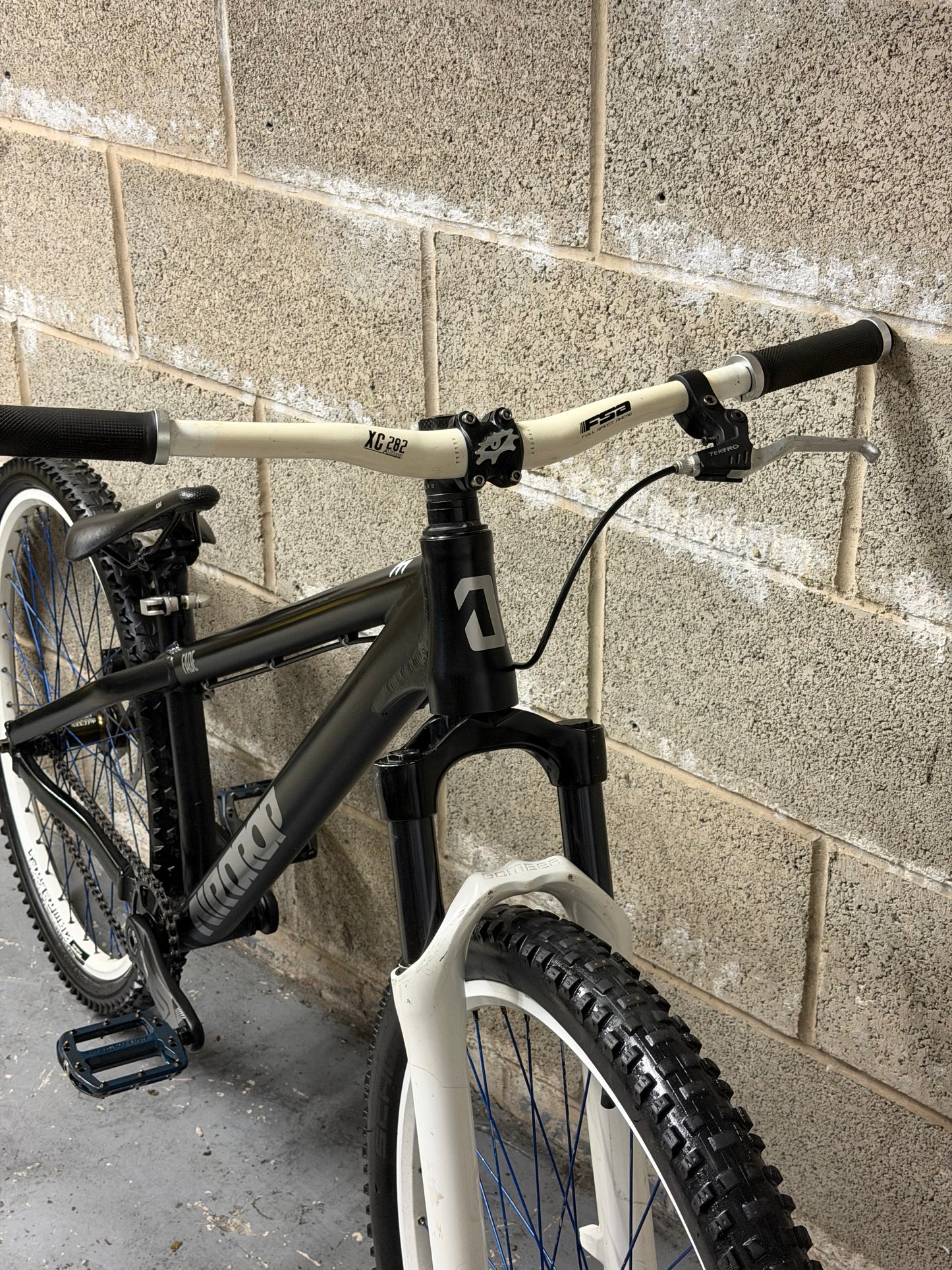 Custom Airdrop Fade Dirt Jump Bike 26”