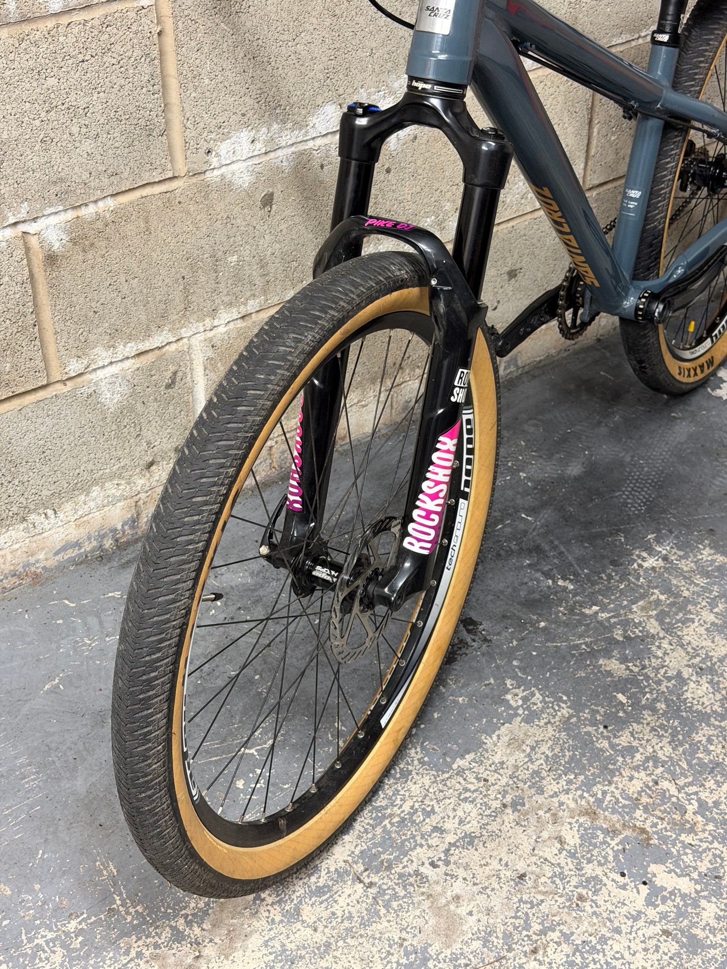 Custom Santa Cruz Jackal Dirt Jump Bike 26”
