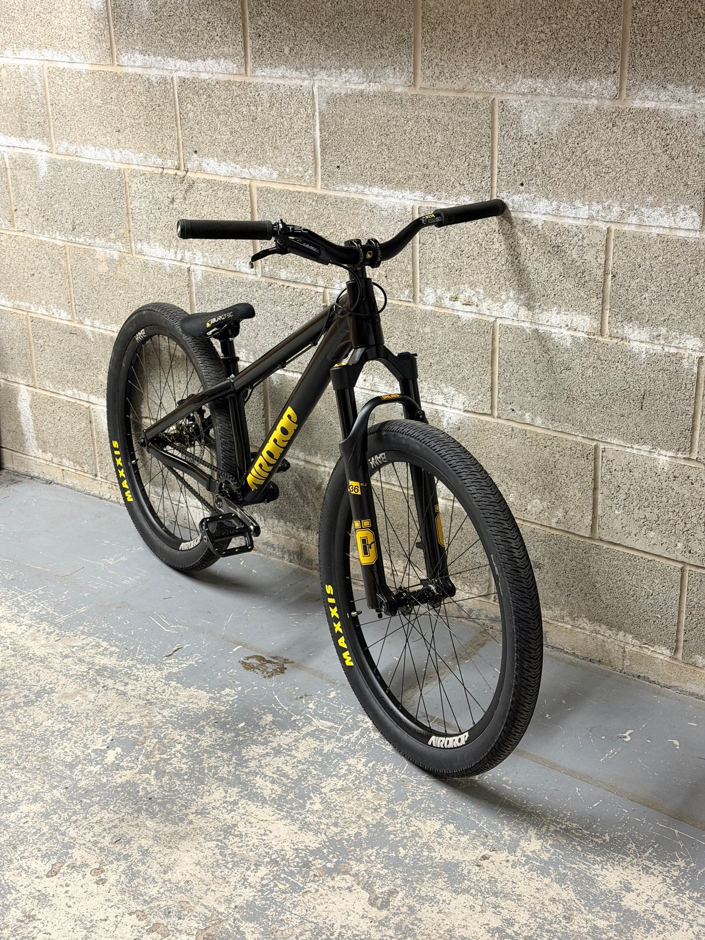 Custom Airdrop Fade Dirt Jump Bike 26”