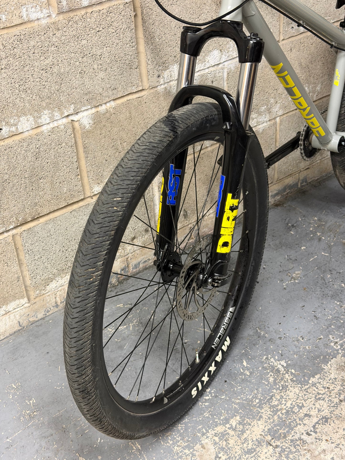 Custom Saracen Dirt Jump Bike 26”