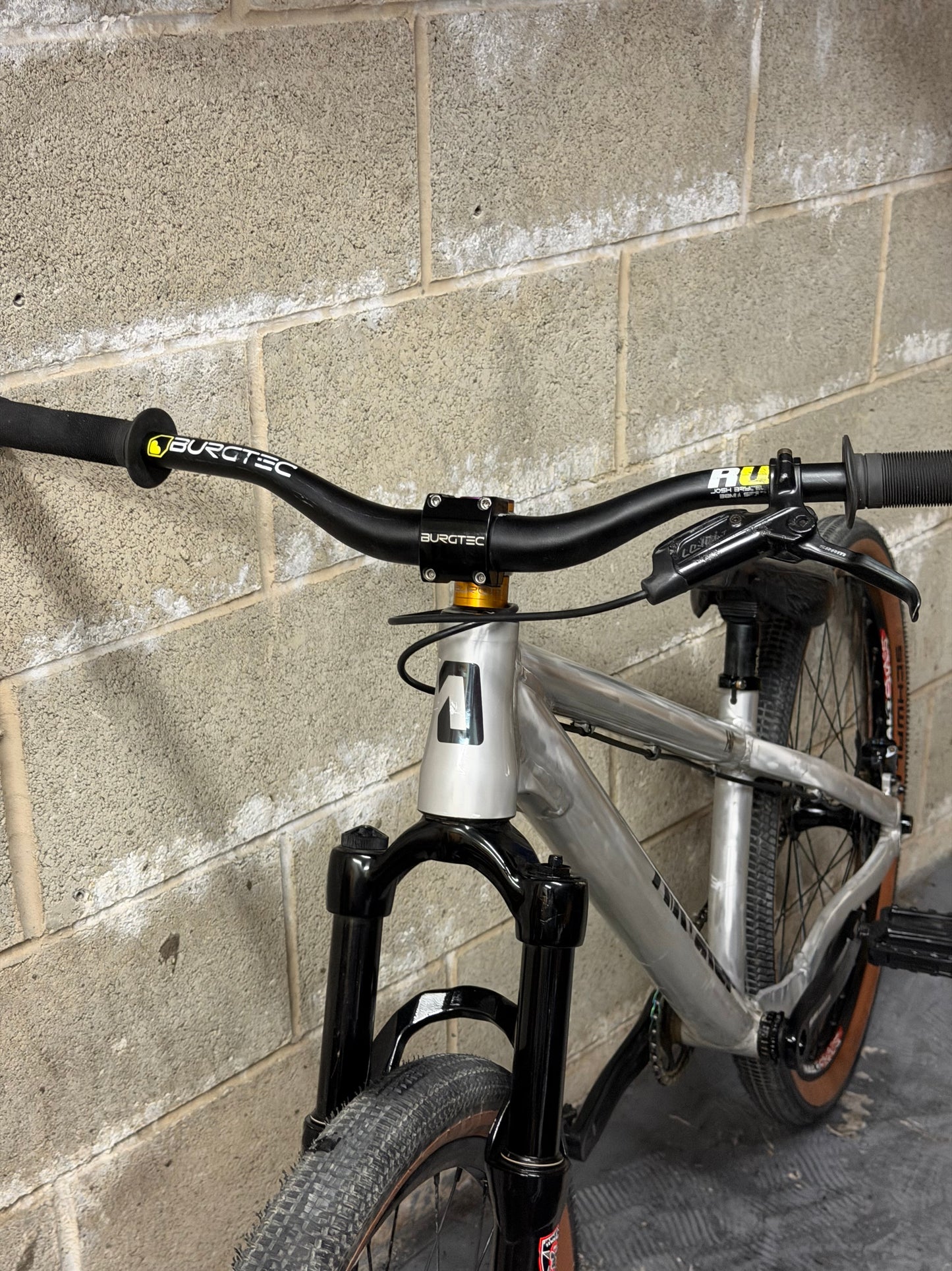 Custom Airdrop Fade Dirt Jump Bike 26”