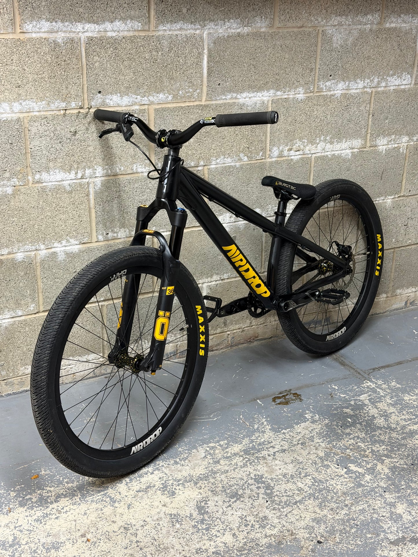 Custom Airdrop Fade Dirt Jump Bike 26”