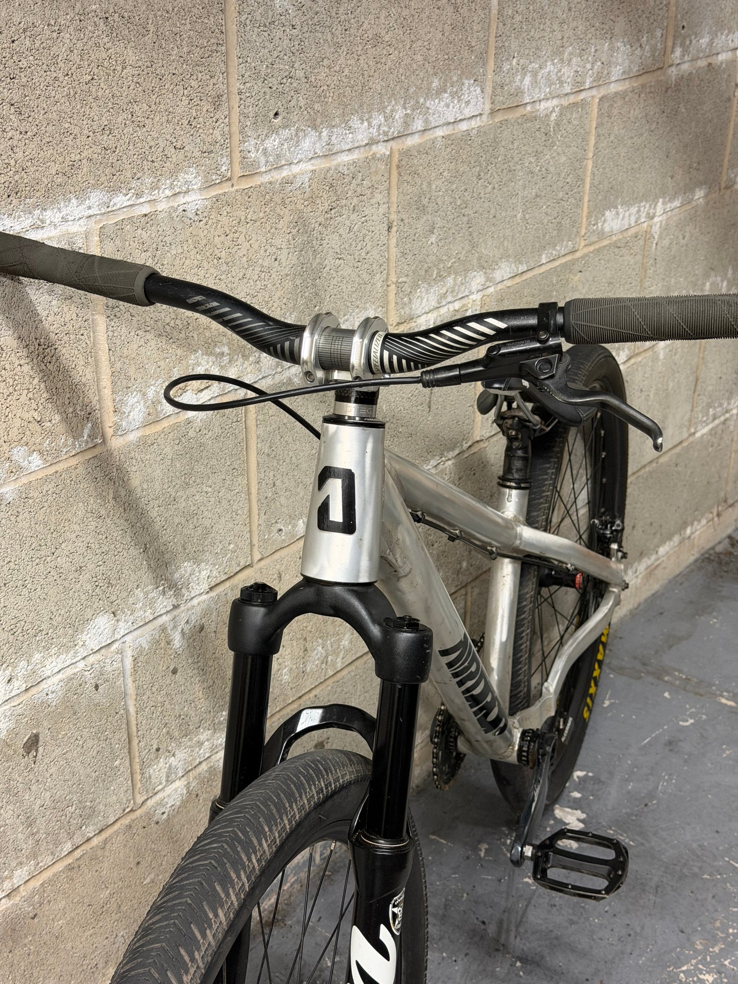Custom Airdrop Fade Dirt Jump Bike 26”