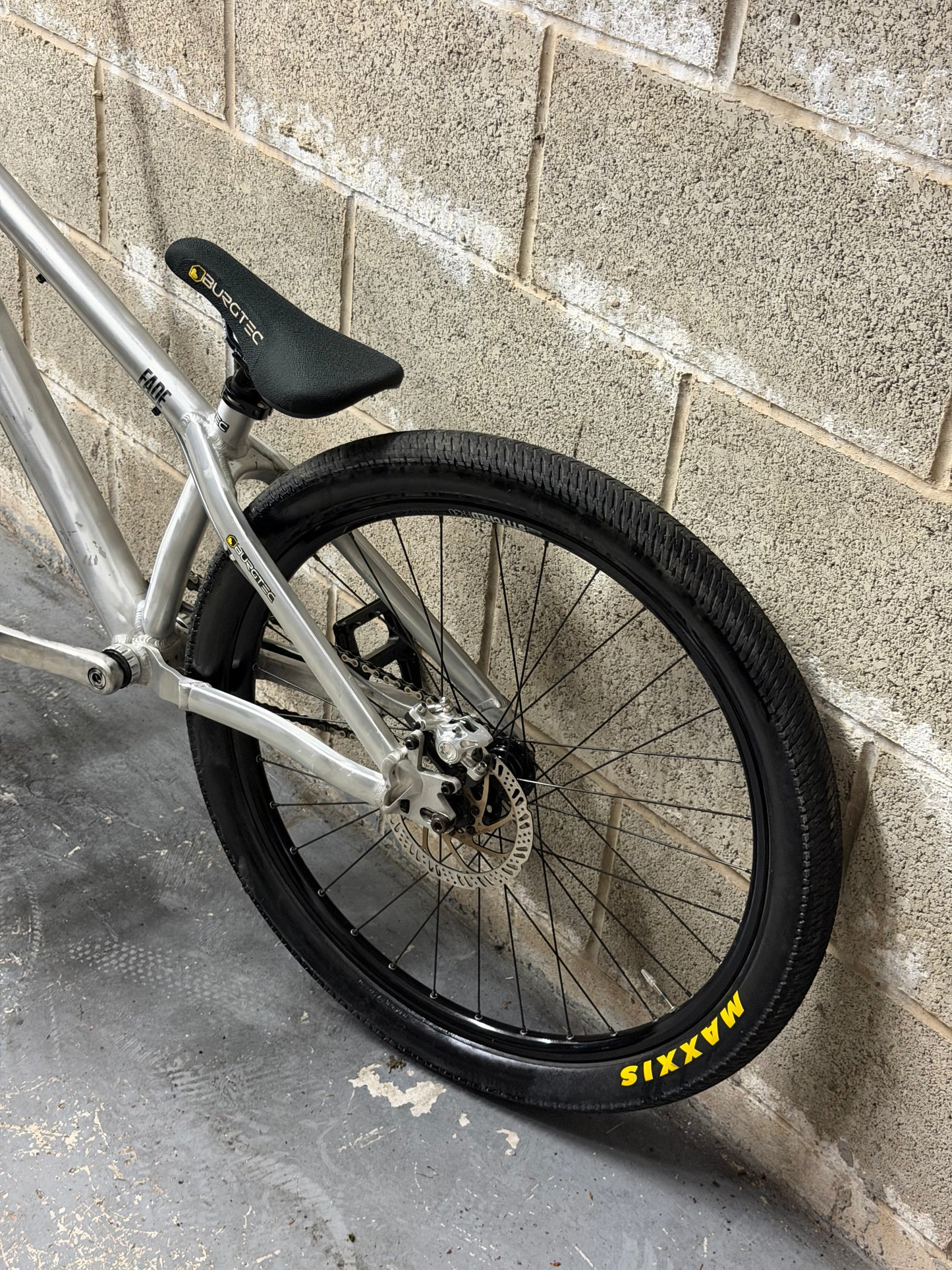 Custom Airdrop Fade Dirt Jump Bike 26”