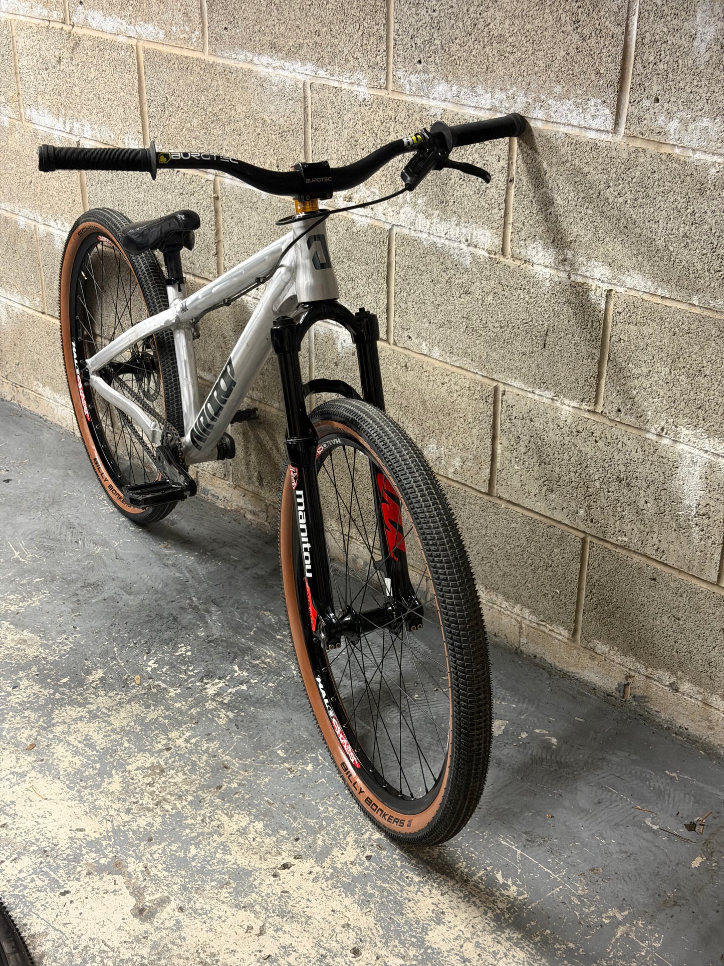 Custom Airdrop Fade Dirt Jump Bike 26”