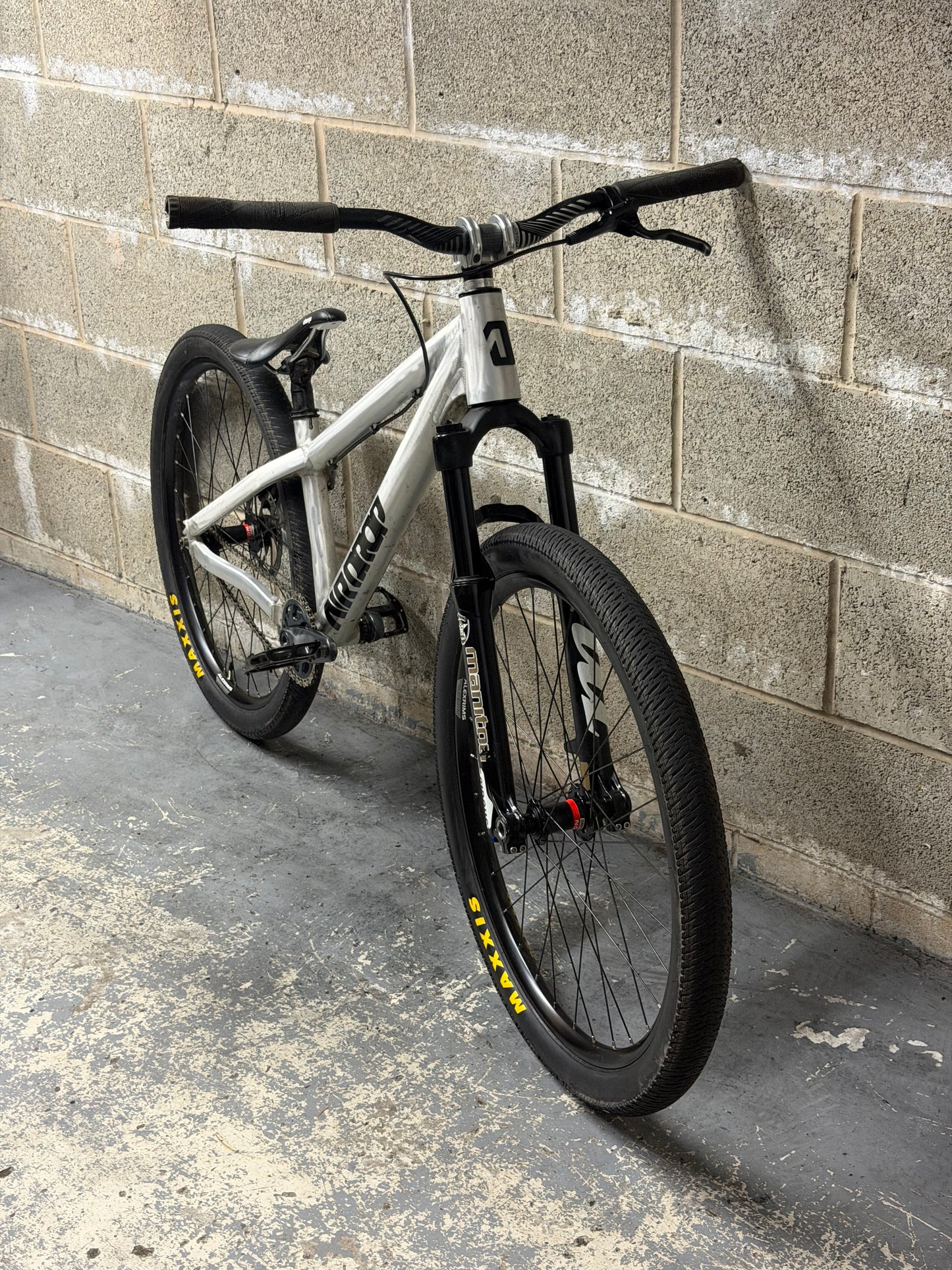 Custom Airdrop Fade Dirt Jump Bike 26”