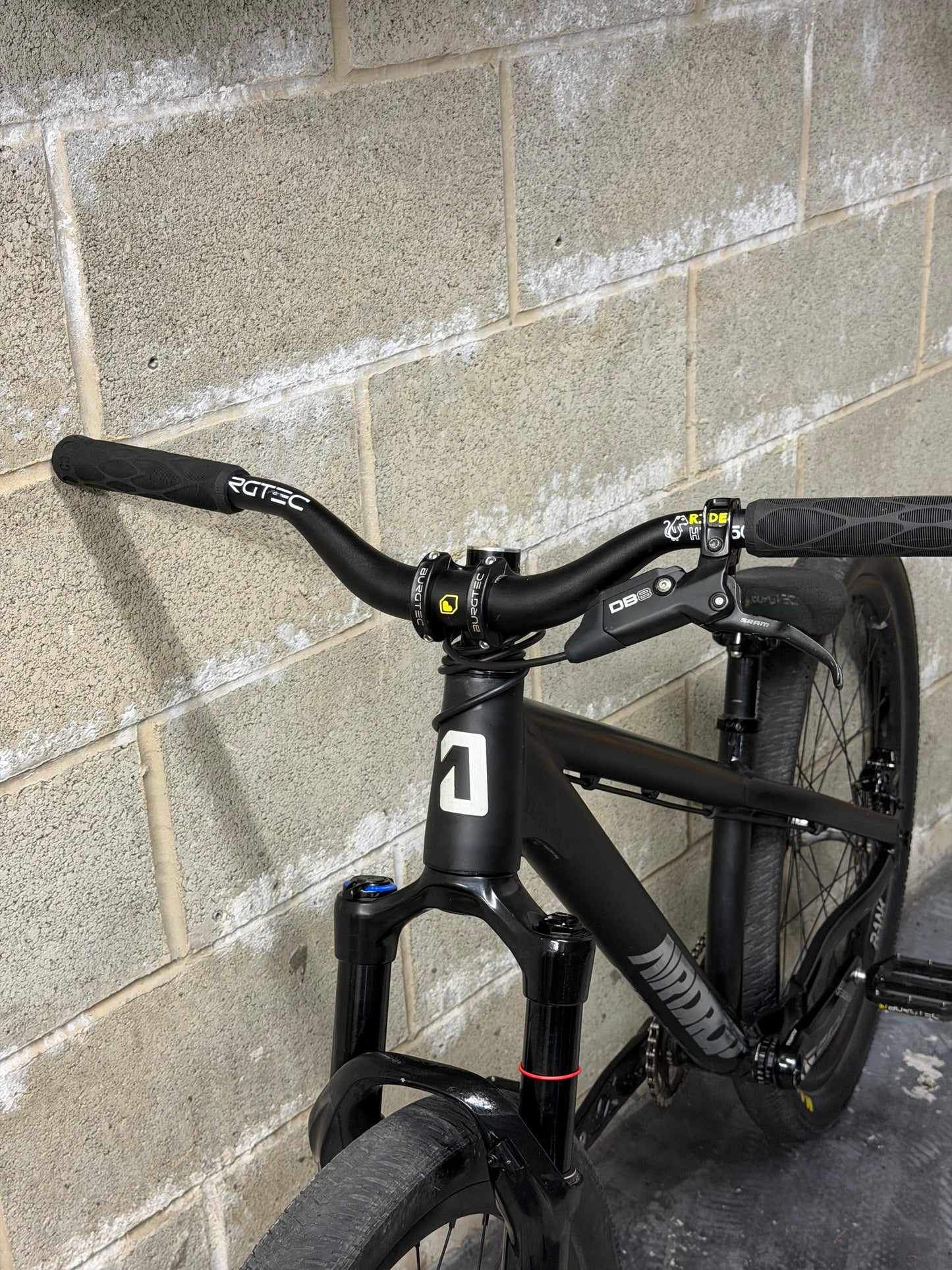 Custom Airdrop Fade Dirt Jump Bike 26”