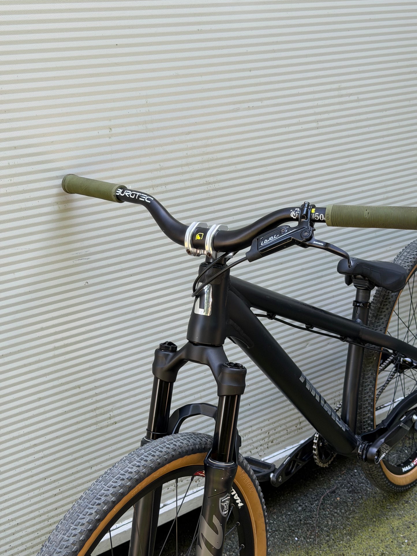 Custom Airdrop Fade Dirt Jump Bike 26”