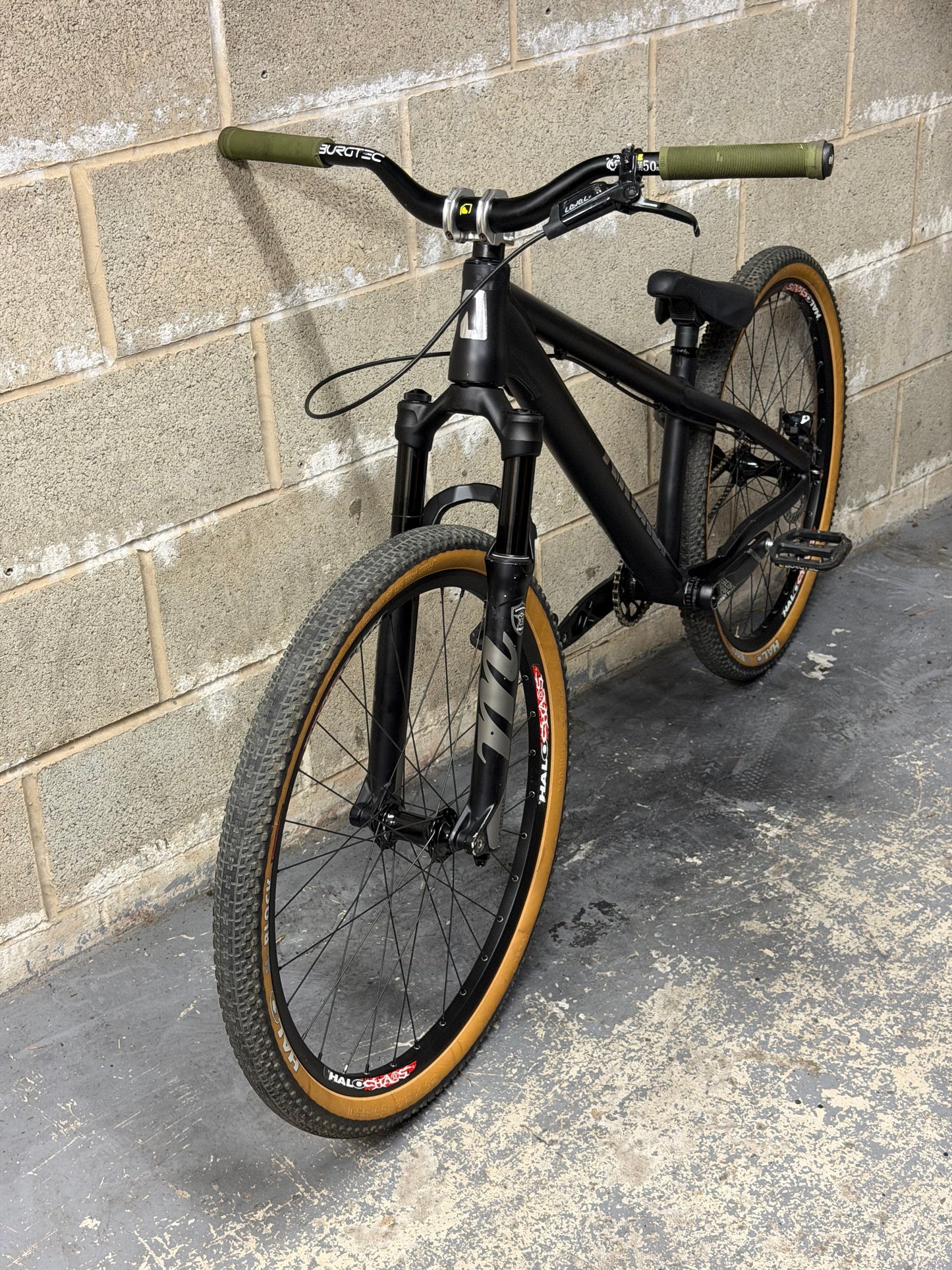 Custom Airdrop Fade Dirt Jump Bike 26”