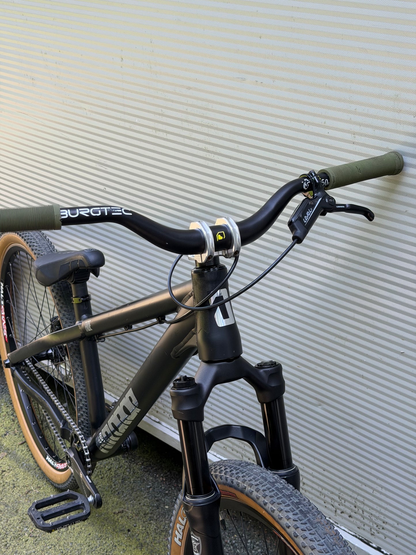 Custom Airdrop Fade Dirt Jump Bike 26”