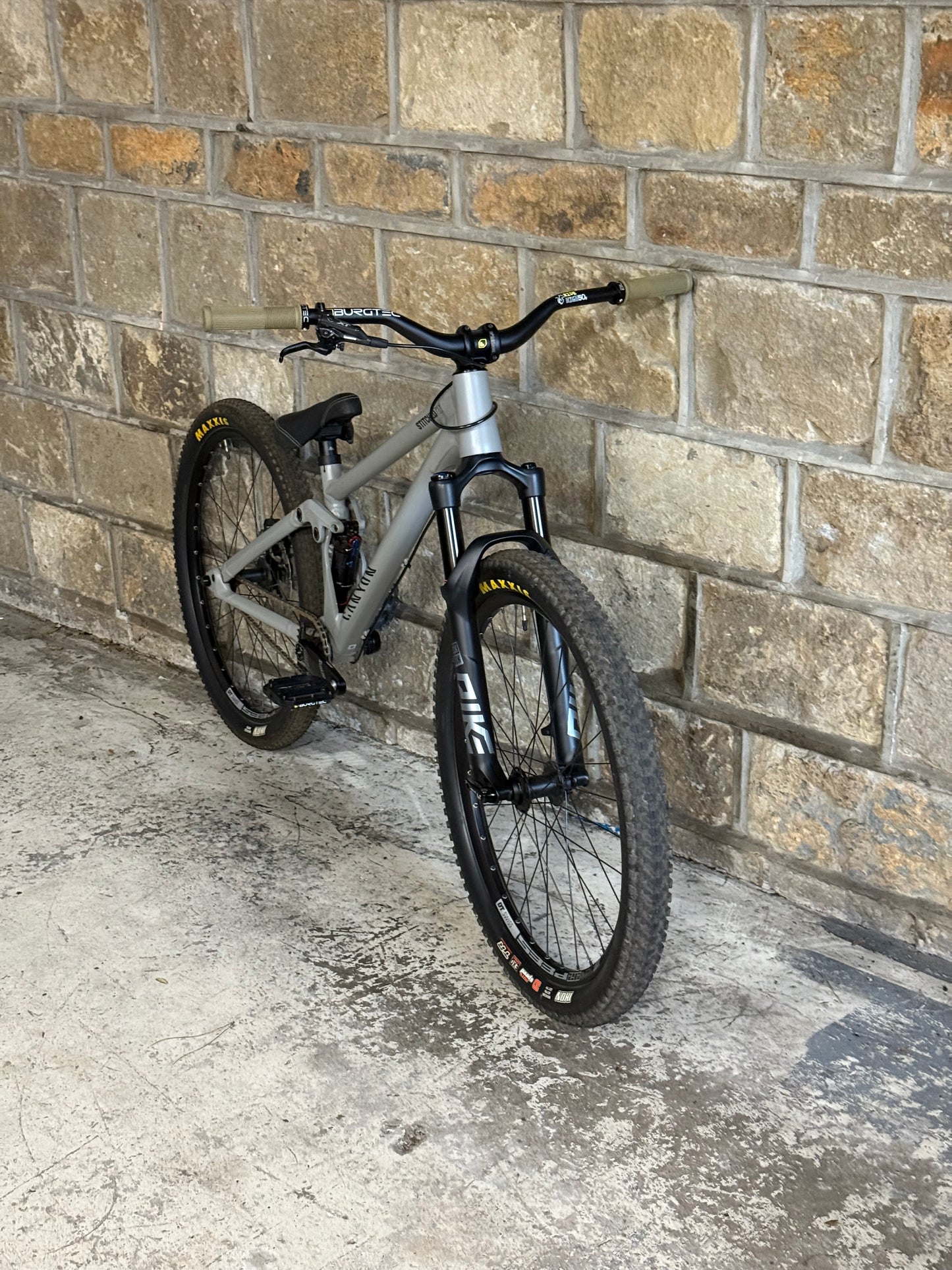 Custom Canyon Stitched 720 Slopestyle Dirt Jump Bike 26”