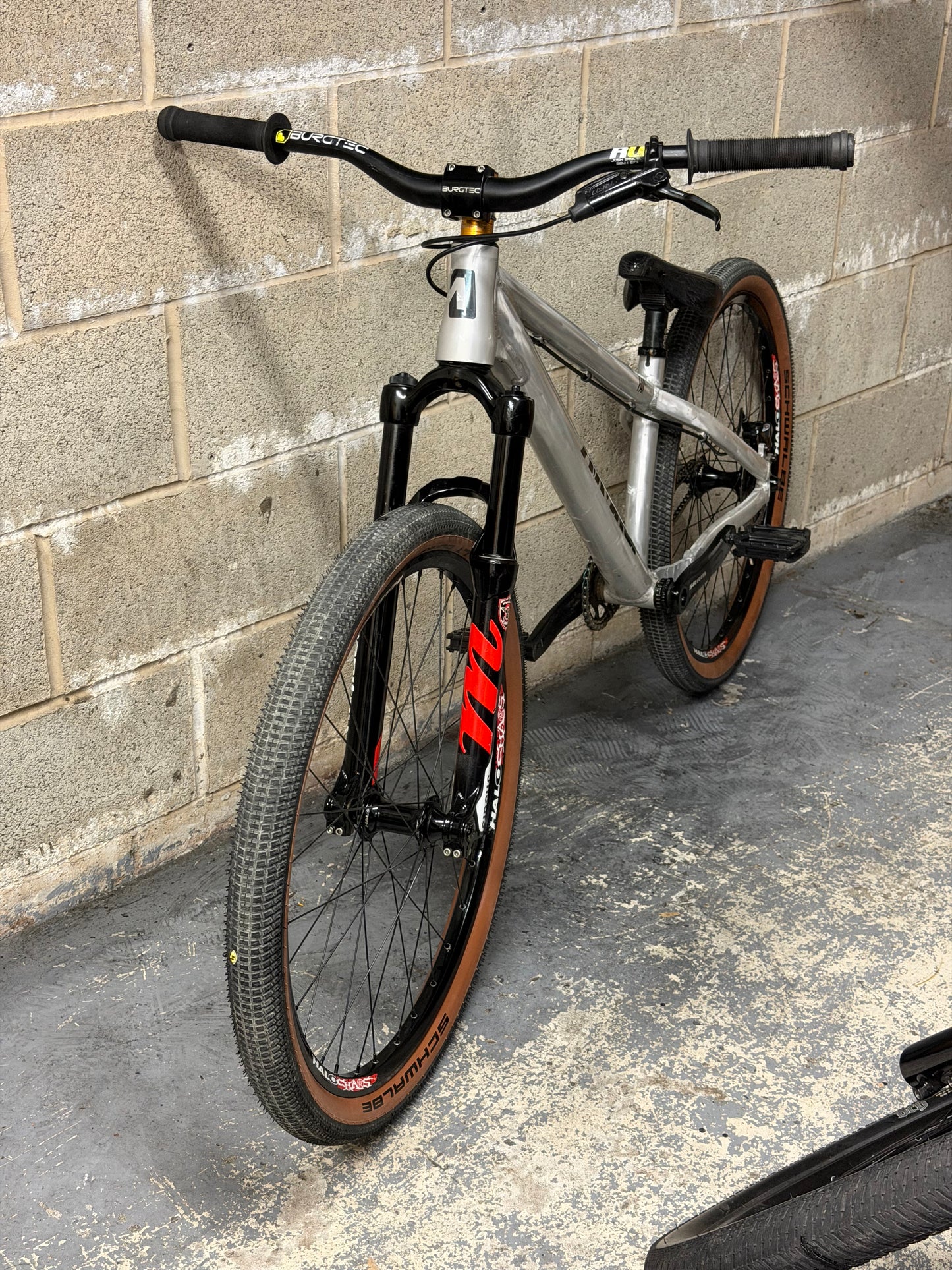 Custom Airdrop Fade Dirt Jump Bike 26”