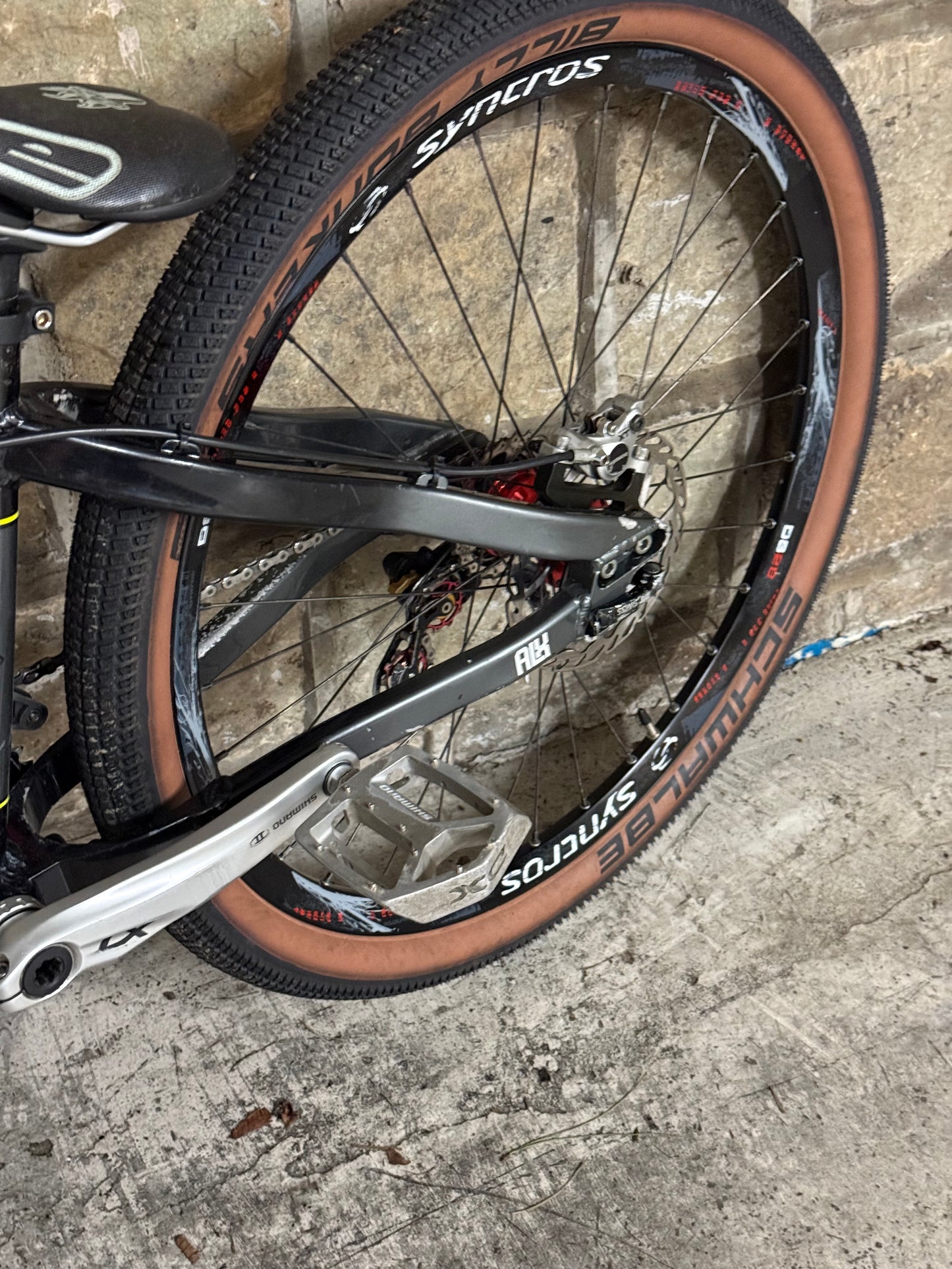 Custom Saracen Dirt Jump Bike 26' (RRP £2000)