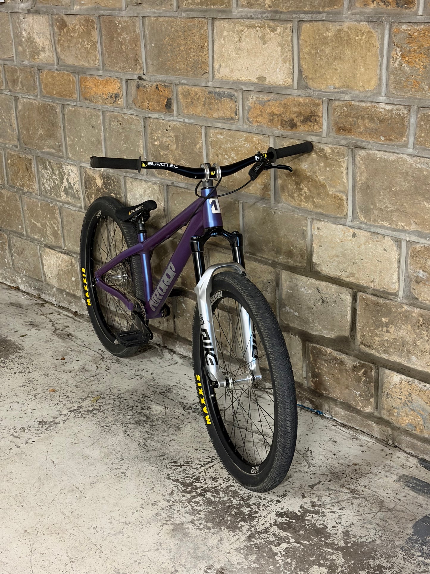 Custom Airdrop Fade Dirt Jump Bike 26”