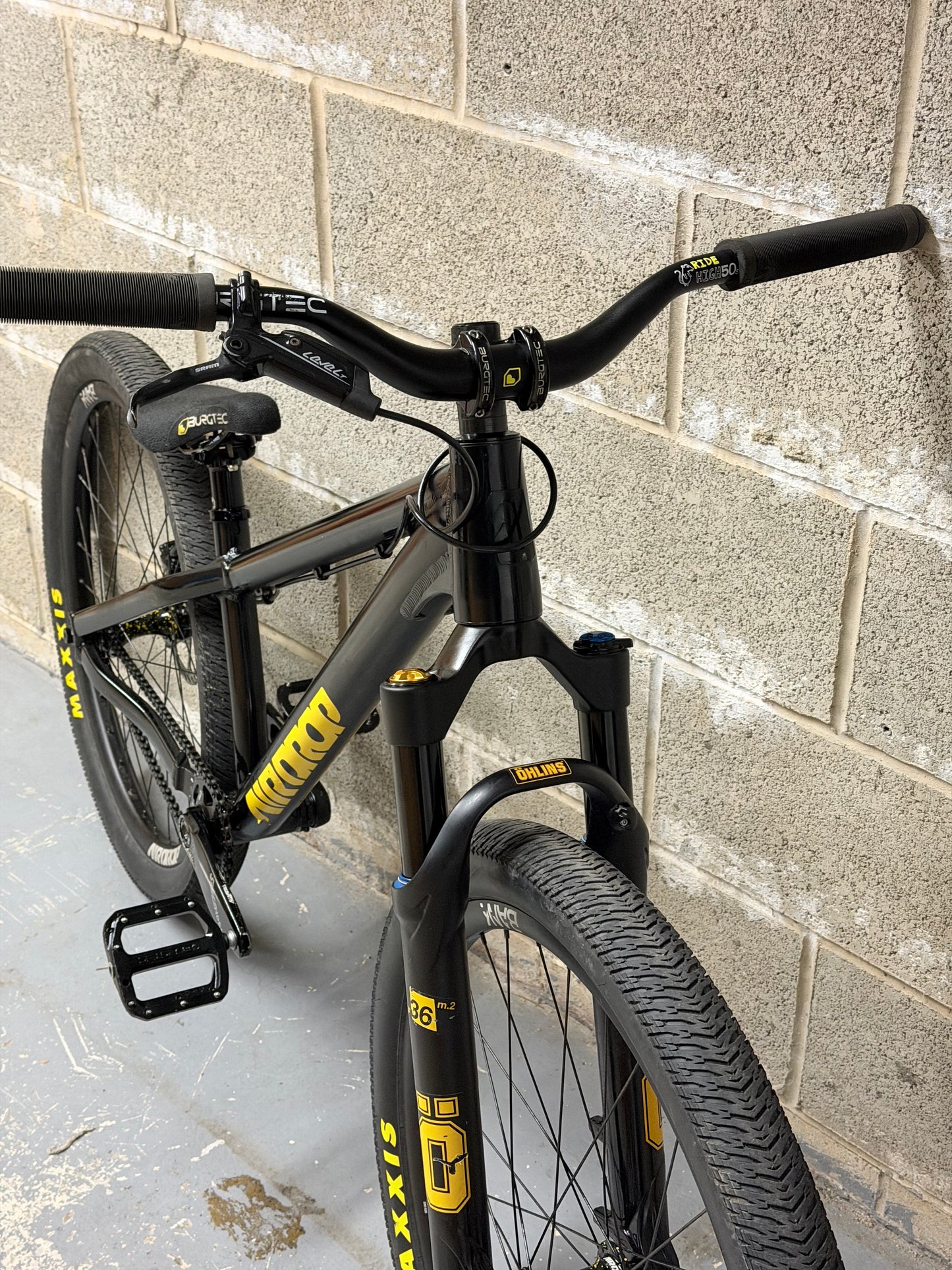 Custom Airdrop Fade Dirt Jump Bike 26”