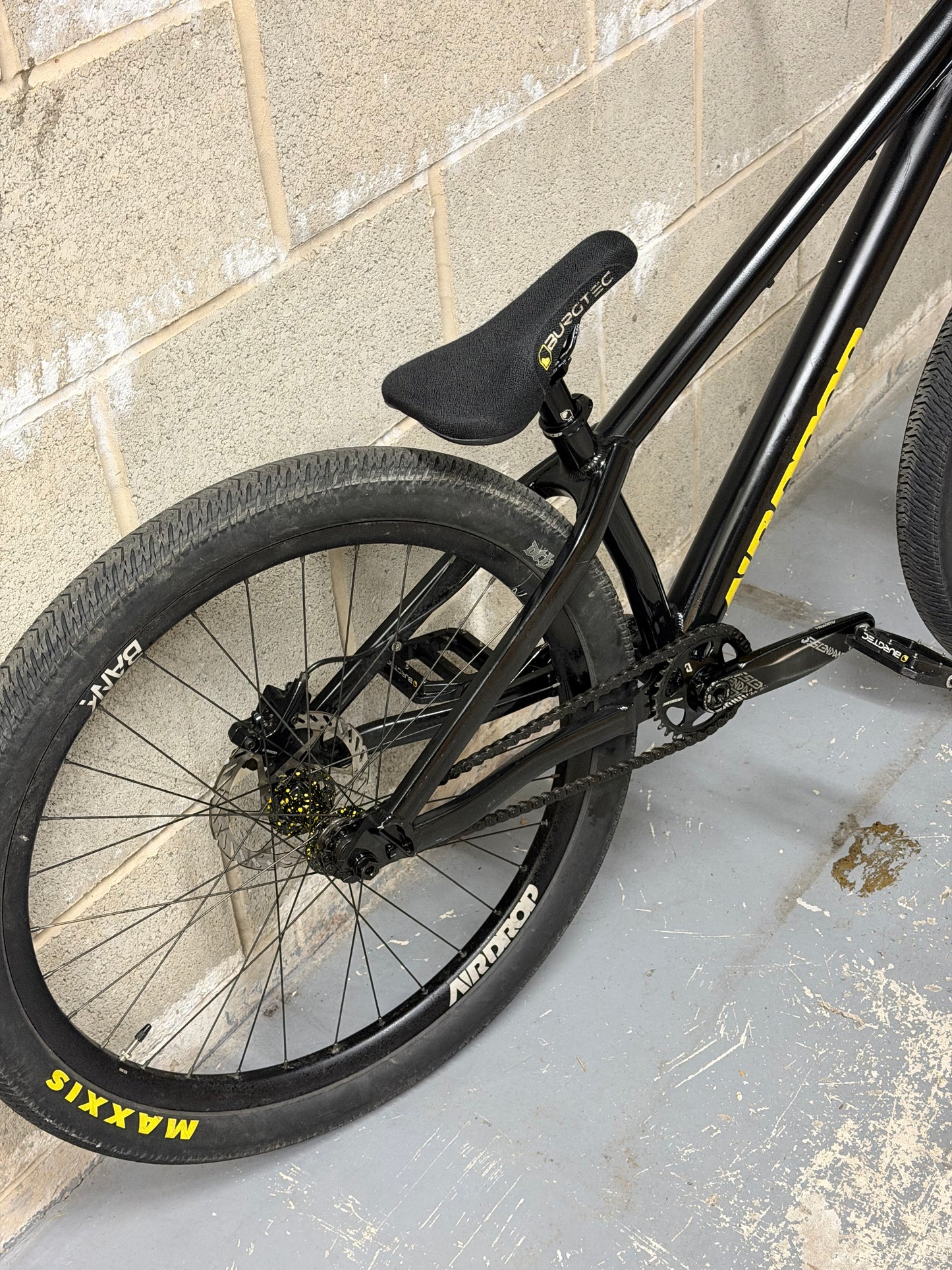 Custom Airdrop Fade Dirt Jump Bike 26”