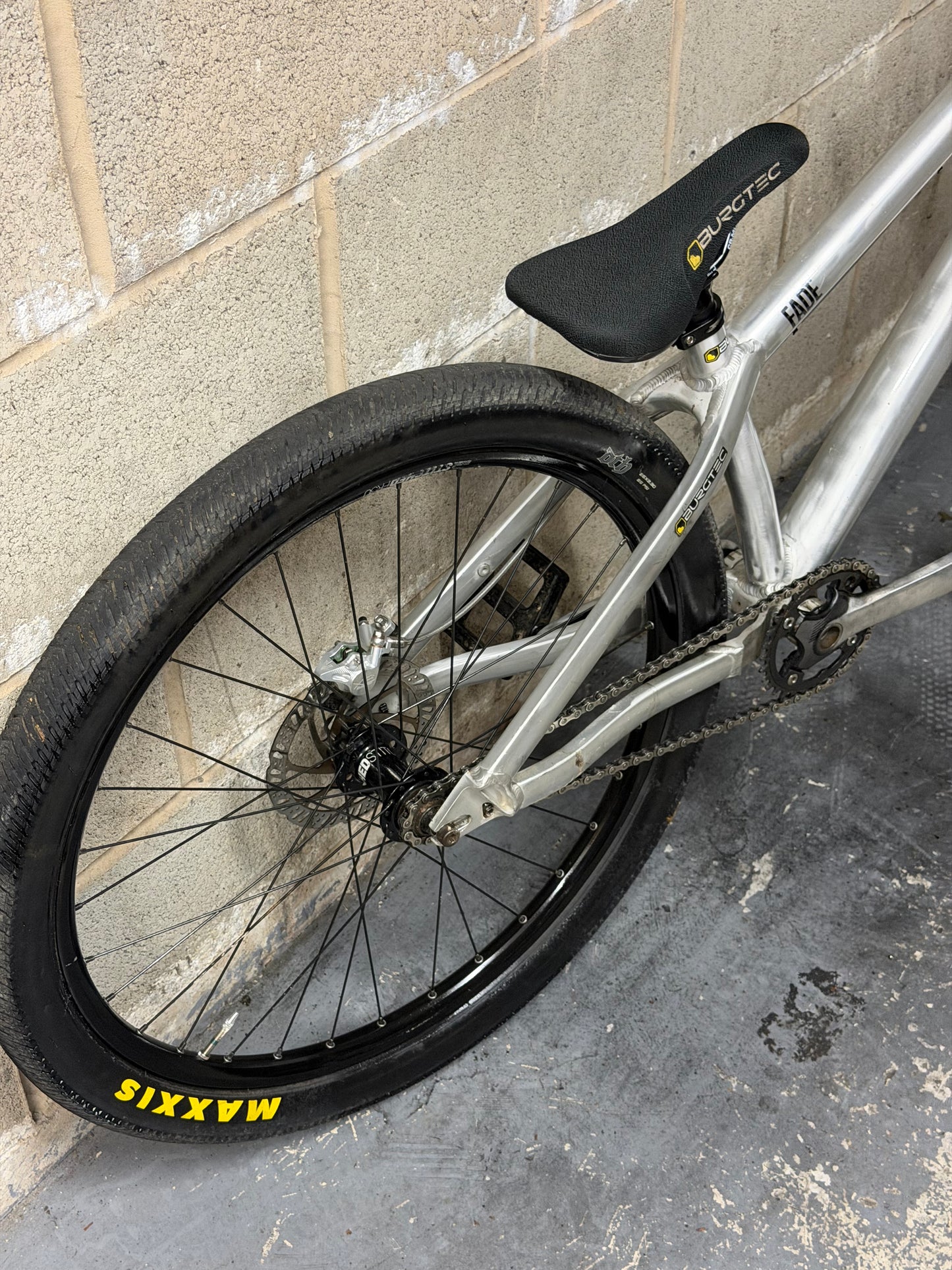Custom Airdrop Fade Dirt Jump Bike 26”