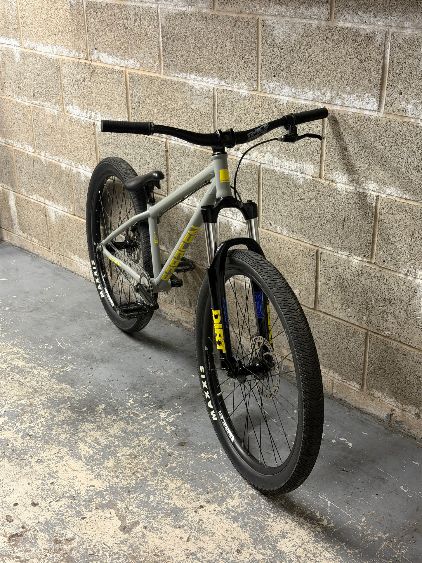 Custom Saracen Dirt Jump Bike 26”
