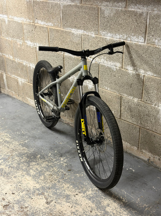 Custom Saracen Dirt Jump Bike 26”