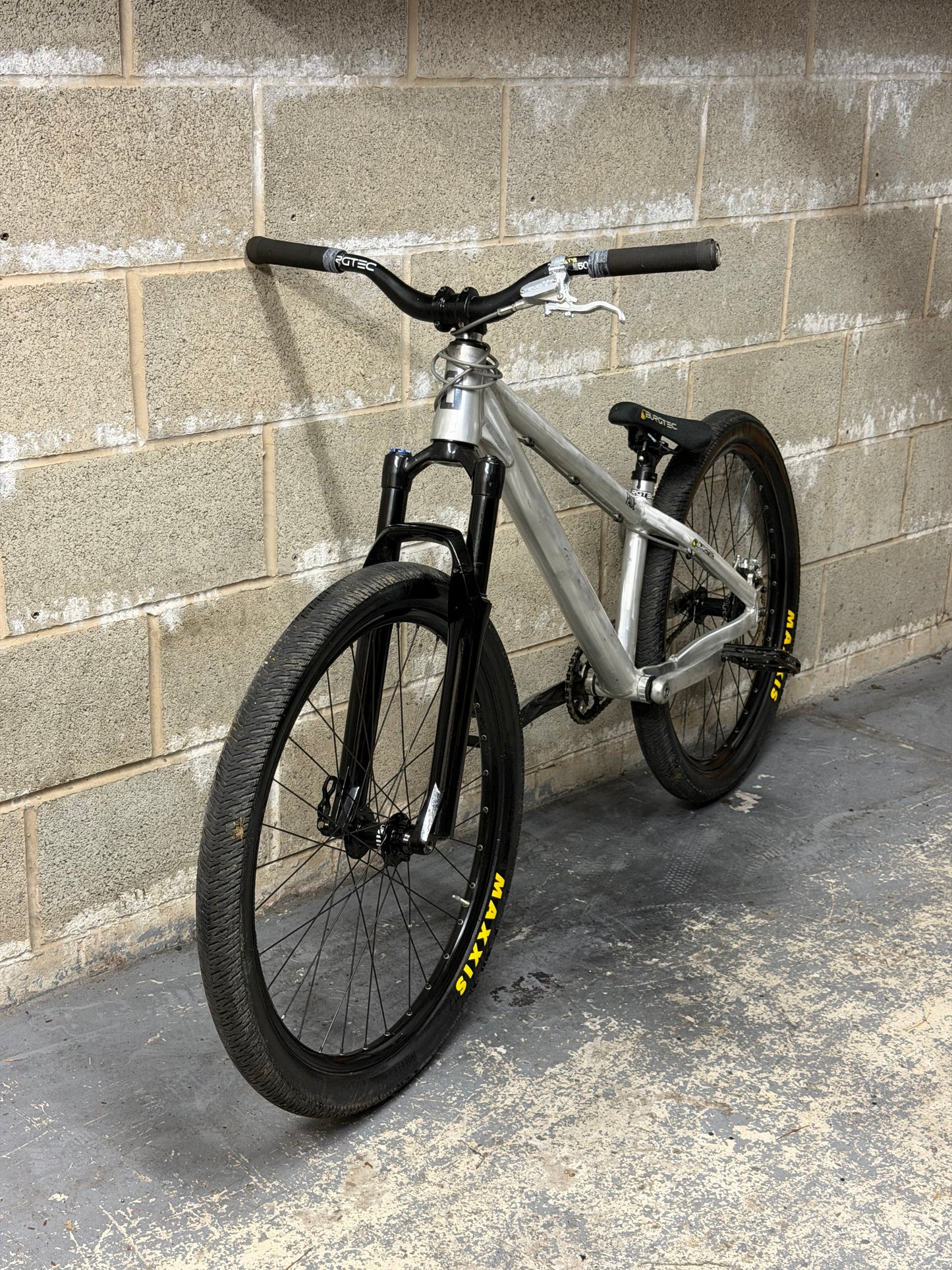 Custom Airdrop Fade Dirt Jump Bike 26”
