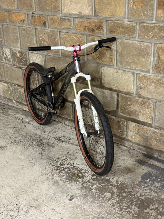 Custom Saracen Dirt Jump Bike 26”