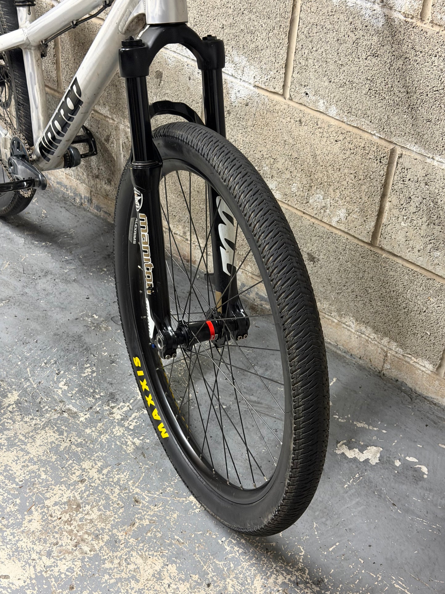 Custom Airdrop Fade Dirt Jump Bike 26”