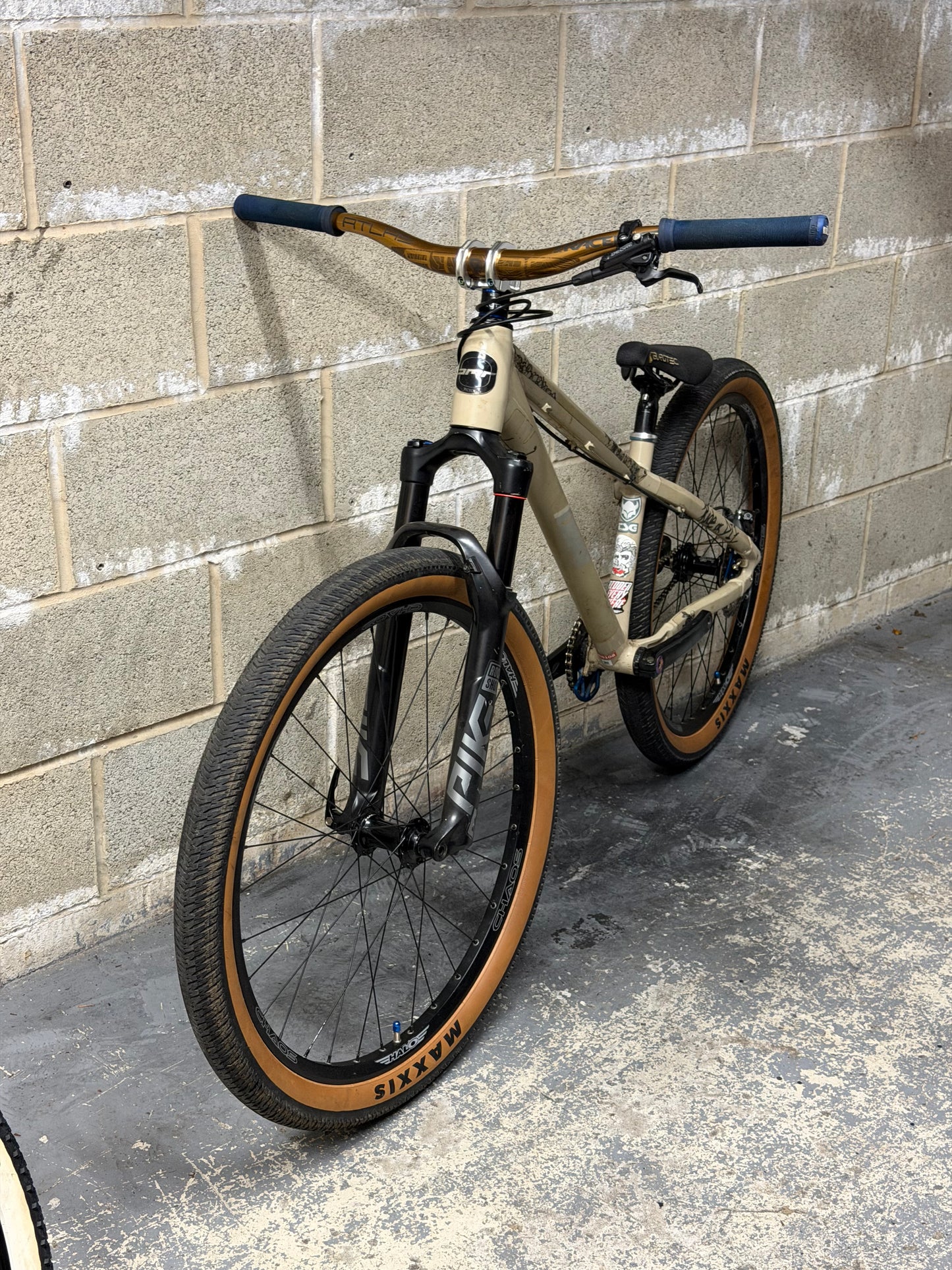 DMR Rhythm Team Dirt Jump Bike 26”